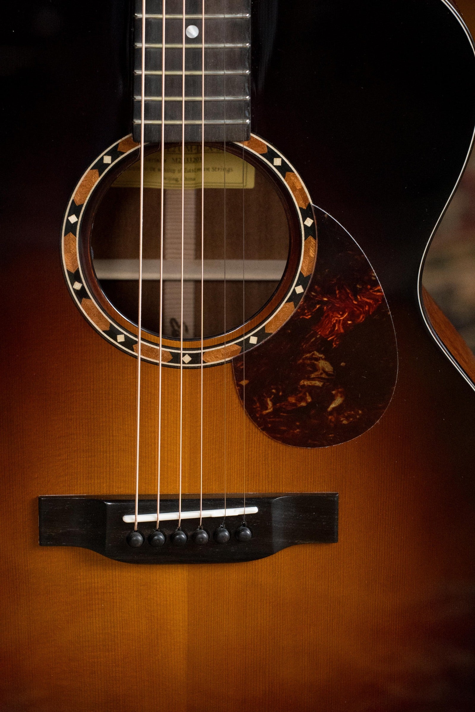 Eastman E2OM-DLX-SB Cedar/Sapele Sunburst Guitar w/Fishman Pickup #3203