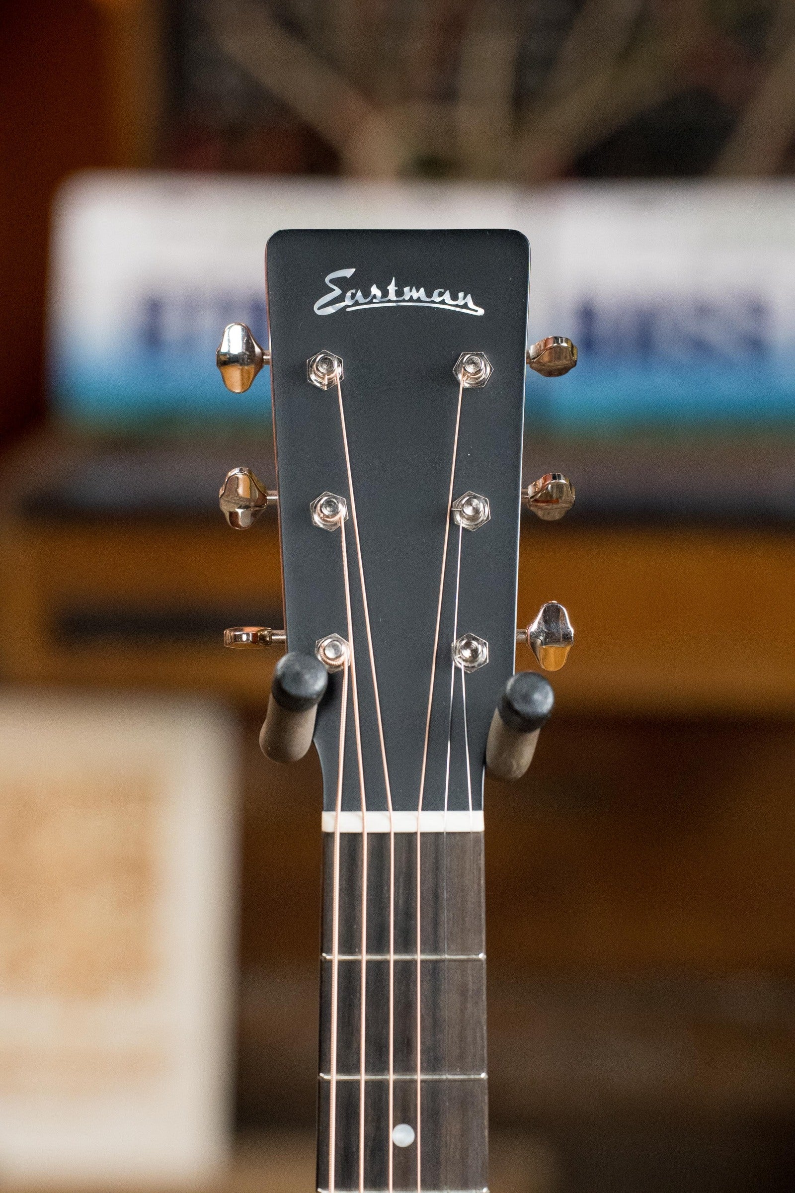 Eastman E2OM-DLX-SB Cedar/Sapele Sunburst Guitar w/Fishman Pickup #3203