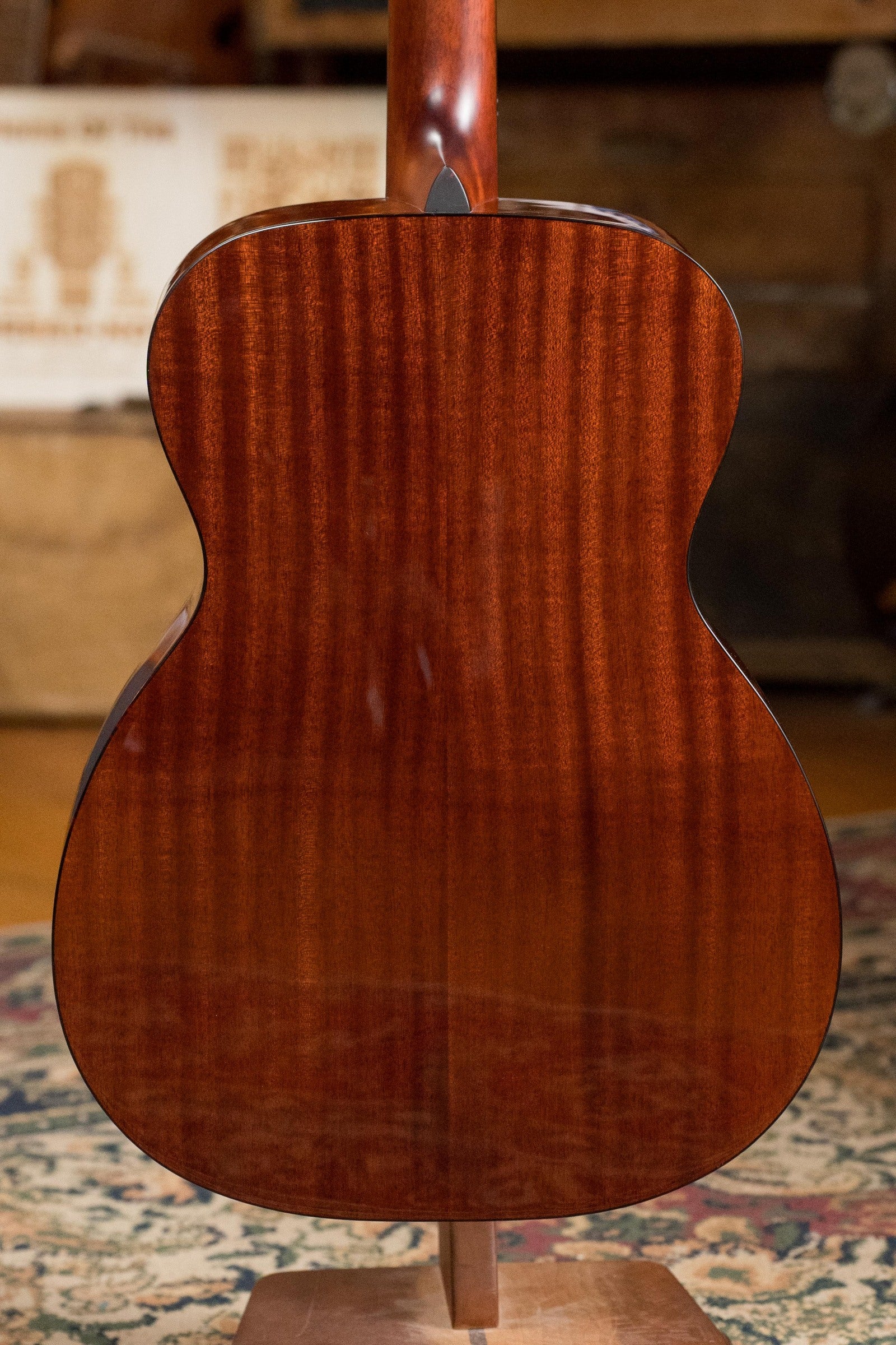 Eastman E2OM-DLX-SB Cedar/Sapele Sunburst Guitar w/Fishman Pickup #3203
