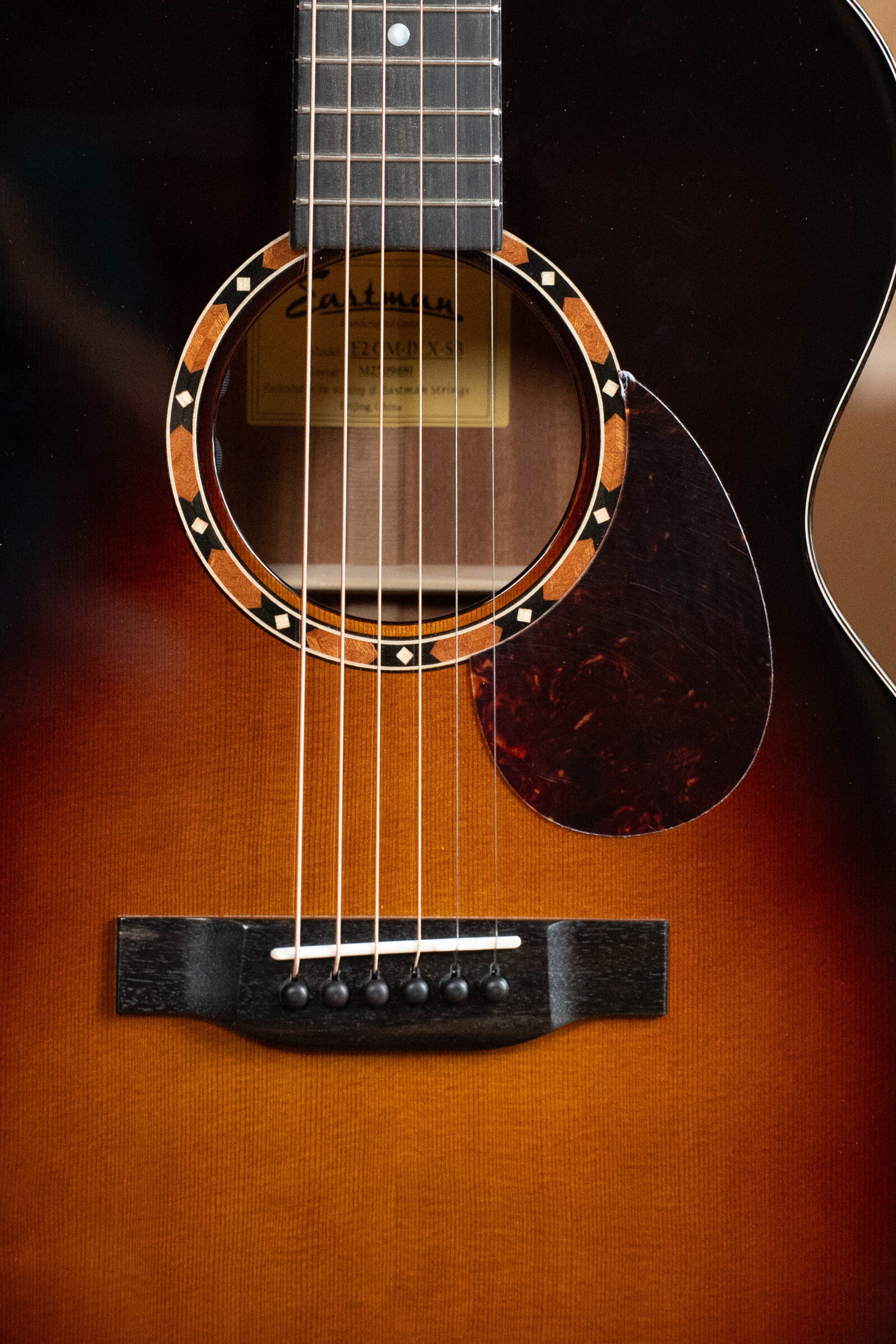 Eastman E2OM-DLX-SB Cedar/Sapele Sunburst Guitar w/Fishman Pickup #9681