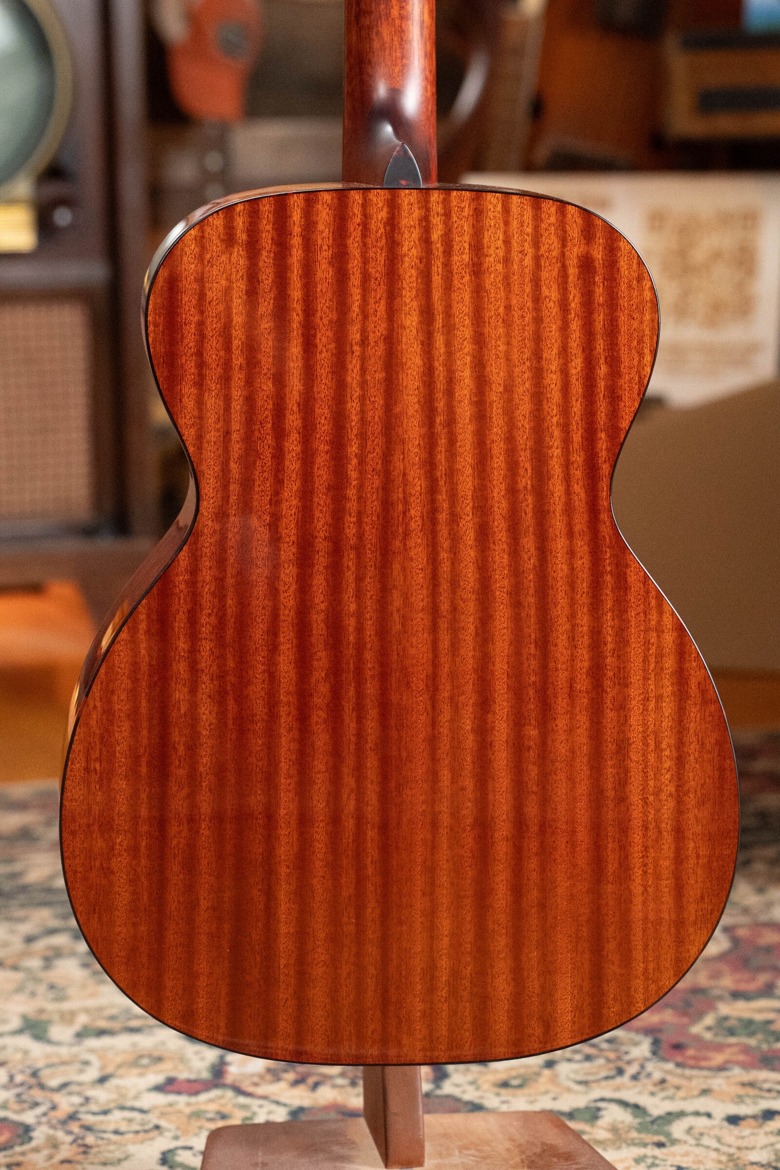 Eastman E2OM-DLX-SB Cedar/Sapele Sunburst Guitar w/Fishman Pickup #9681