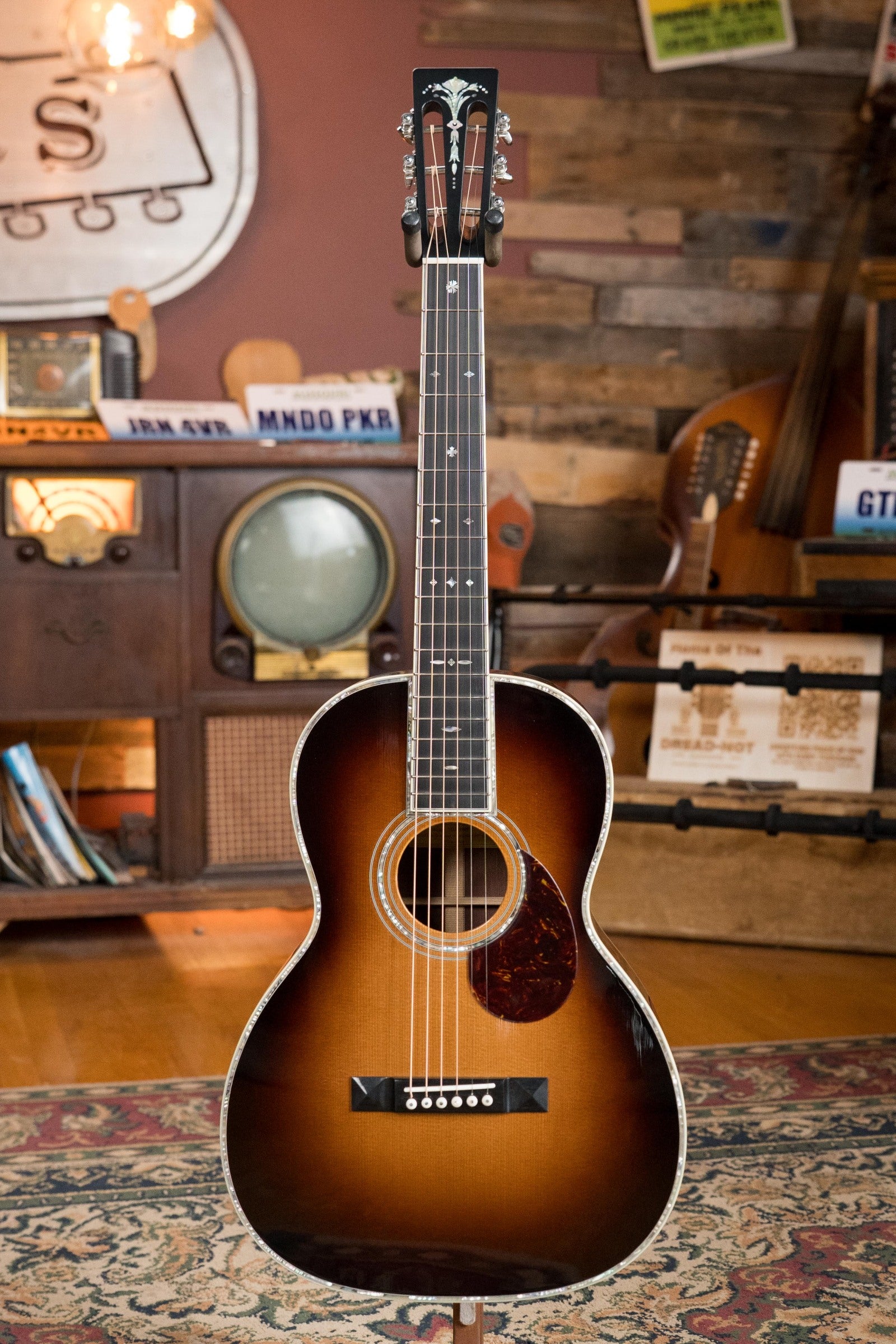 Eastman E40OO-MR-TC-SB AAA Grade Adirondack/Madagascar Rosewood Sunburst OO Acoustic Guitar #4909