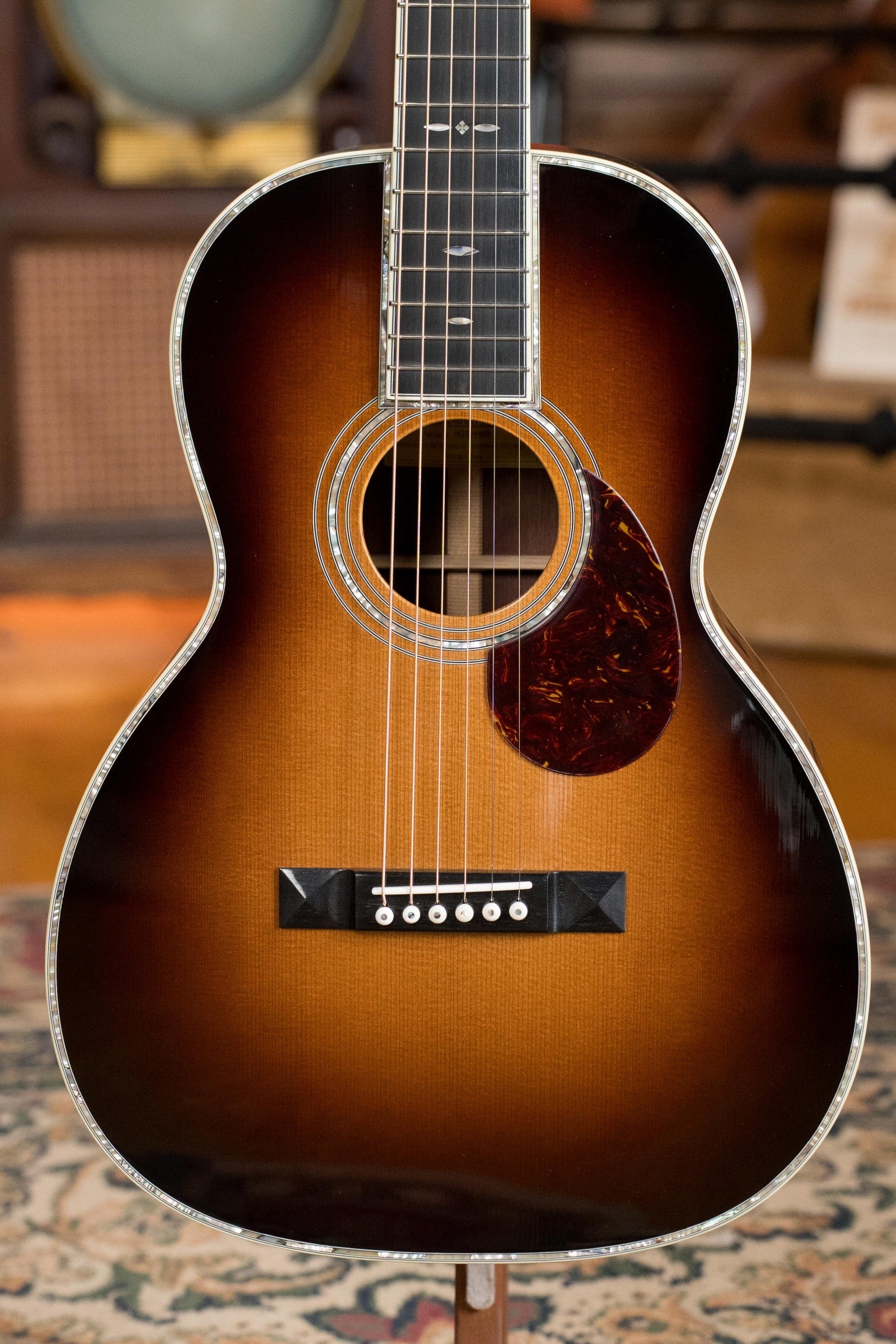 Eastman E40OO-MR-TC-SB AAA Grade Adirondack/Madagascar Rosewood Sunburst OO Acoustic Guitar #4909
