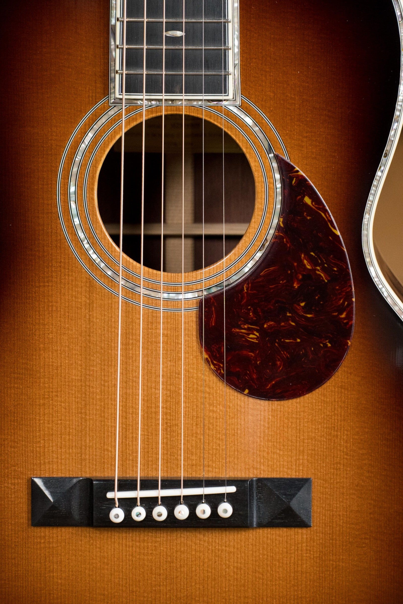 Eastman E40OO-MR-TC-SB AAA Grade Adirondack/Madagascar Rosewood Sunburst OO Acoustic Guitar #4909