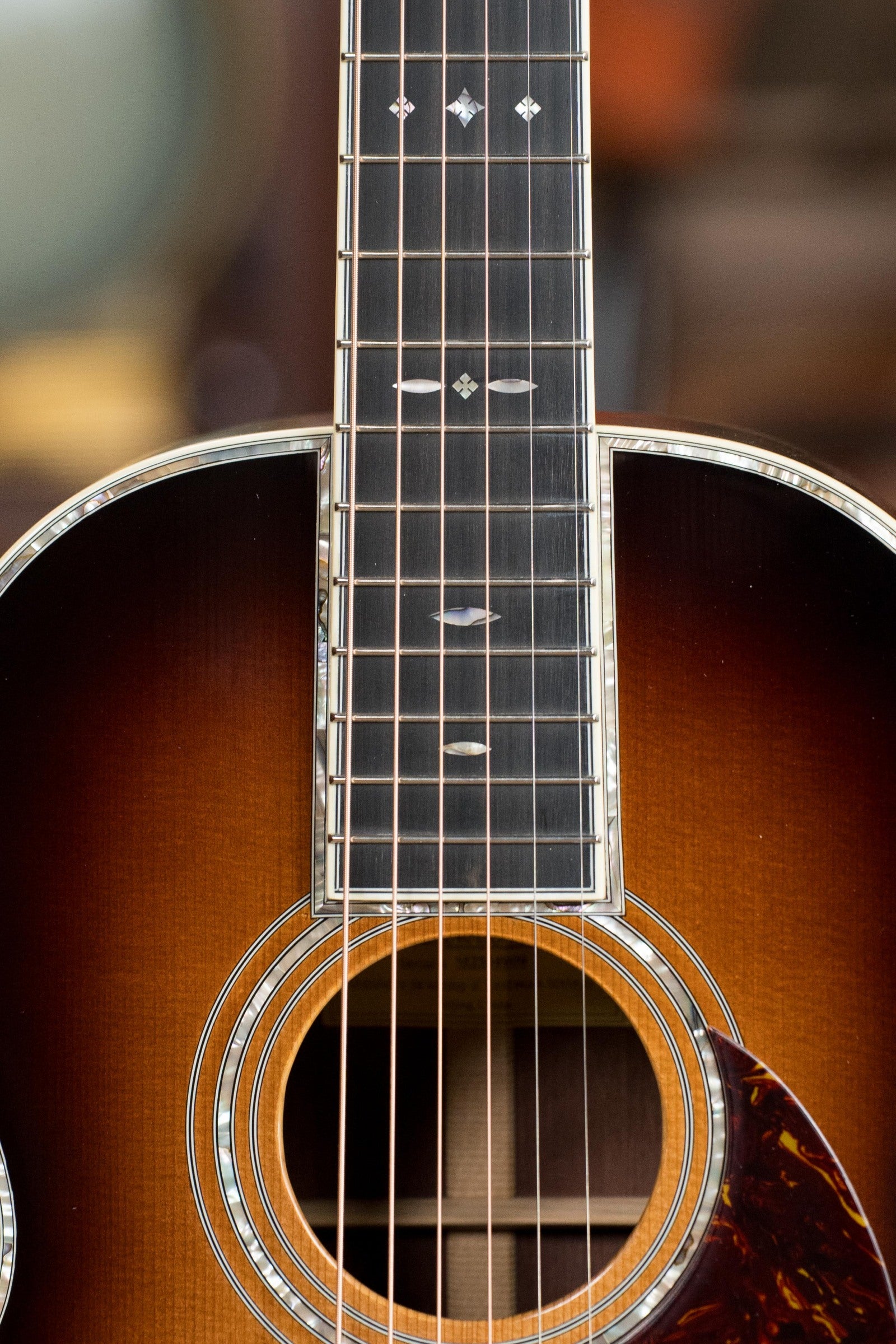 Eastman E40OO-MR-TC-SB AAA Grade Adirondack/Madagascar Rosewood Sunburst OO Acoustic Guitar #4909