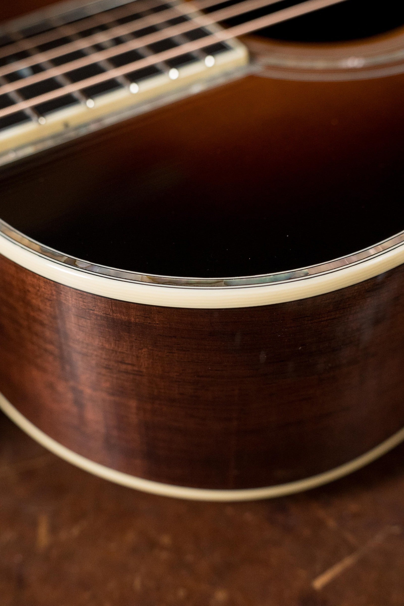 Eastman E40OO-MR-TC-SB AAA Grade Adirondack/Madagascar Rosewood Sunburst OO Acoustic Guitar #4909
