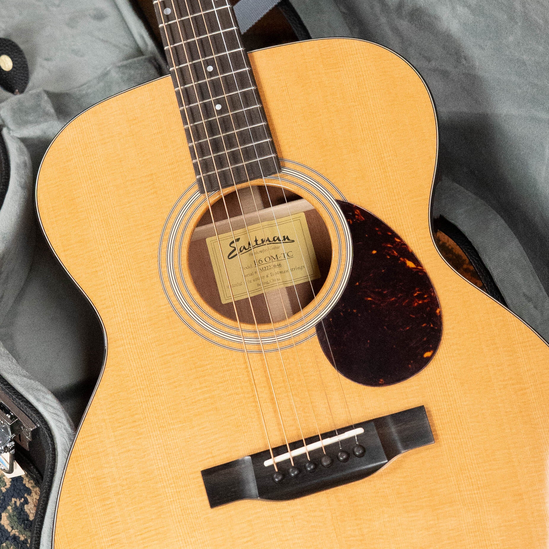 Eastman E6OM-TC Thermo-Cured Sitka/Mahogany Orchestra Model Acoustic Guitar #2646