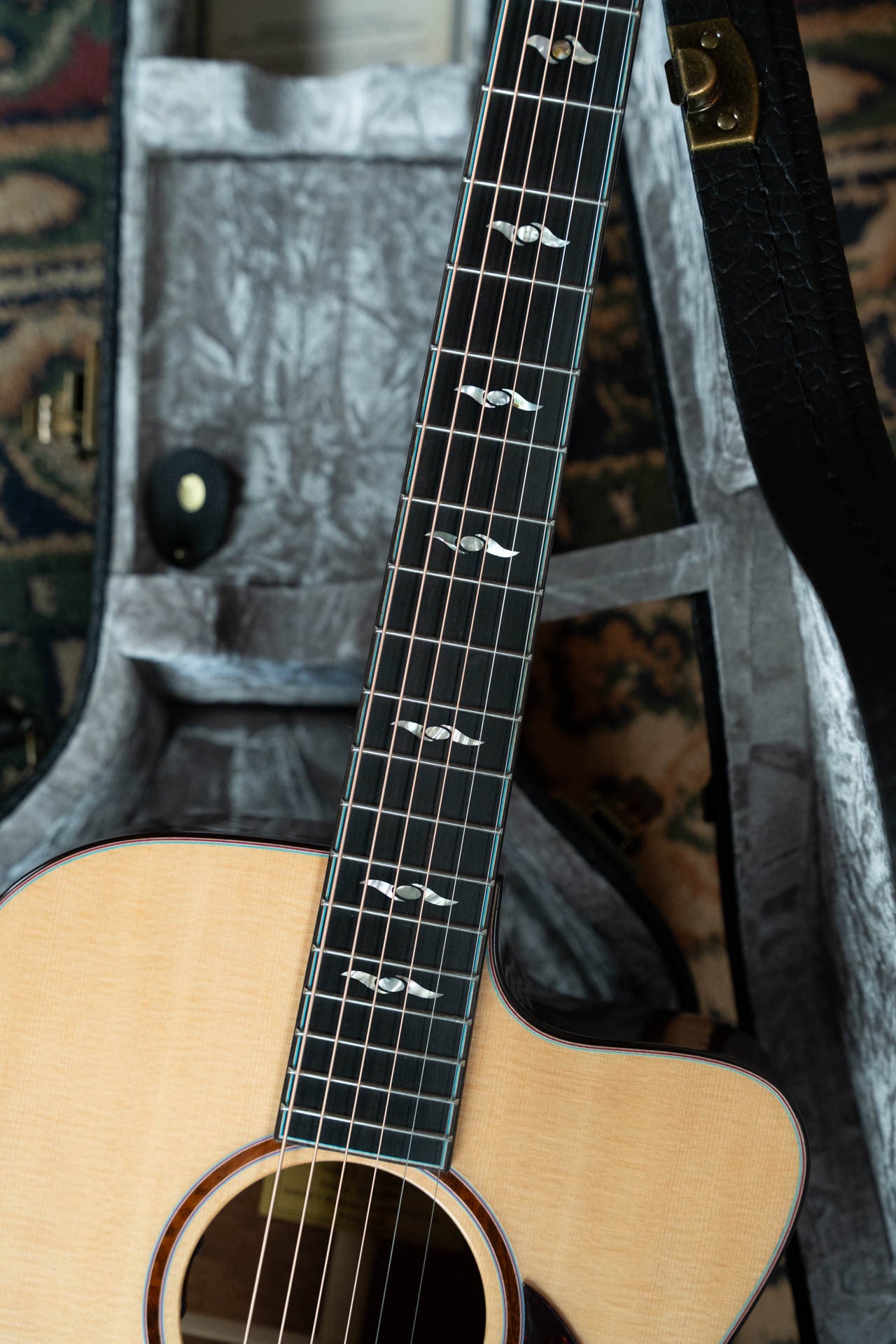 Eastman L-OMCE-QS Luthier Series Cutaway European Spruce/Quilted Sapele Orchestra Model Guitar w/LR Baggs Pickup #2808