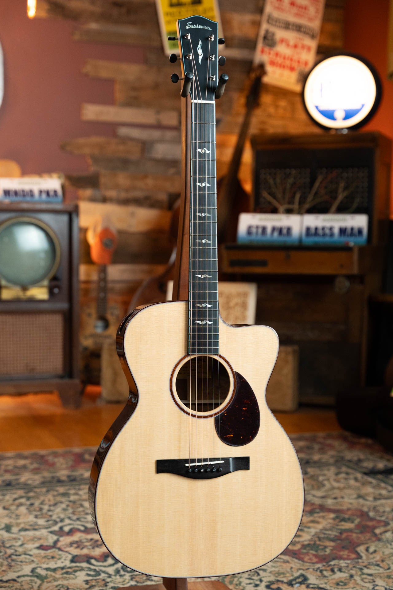 Eastman L-OMCE-QS Luthier Series Cutaway European Spruce/Quilted Sapele Orchestra Model Guitar w/LR Baggs Pickup #2808