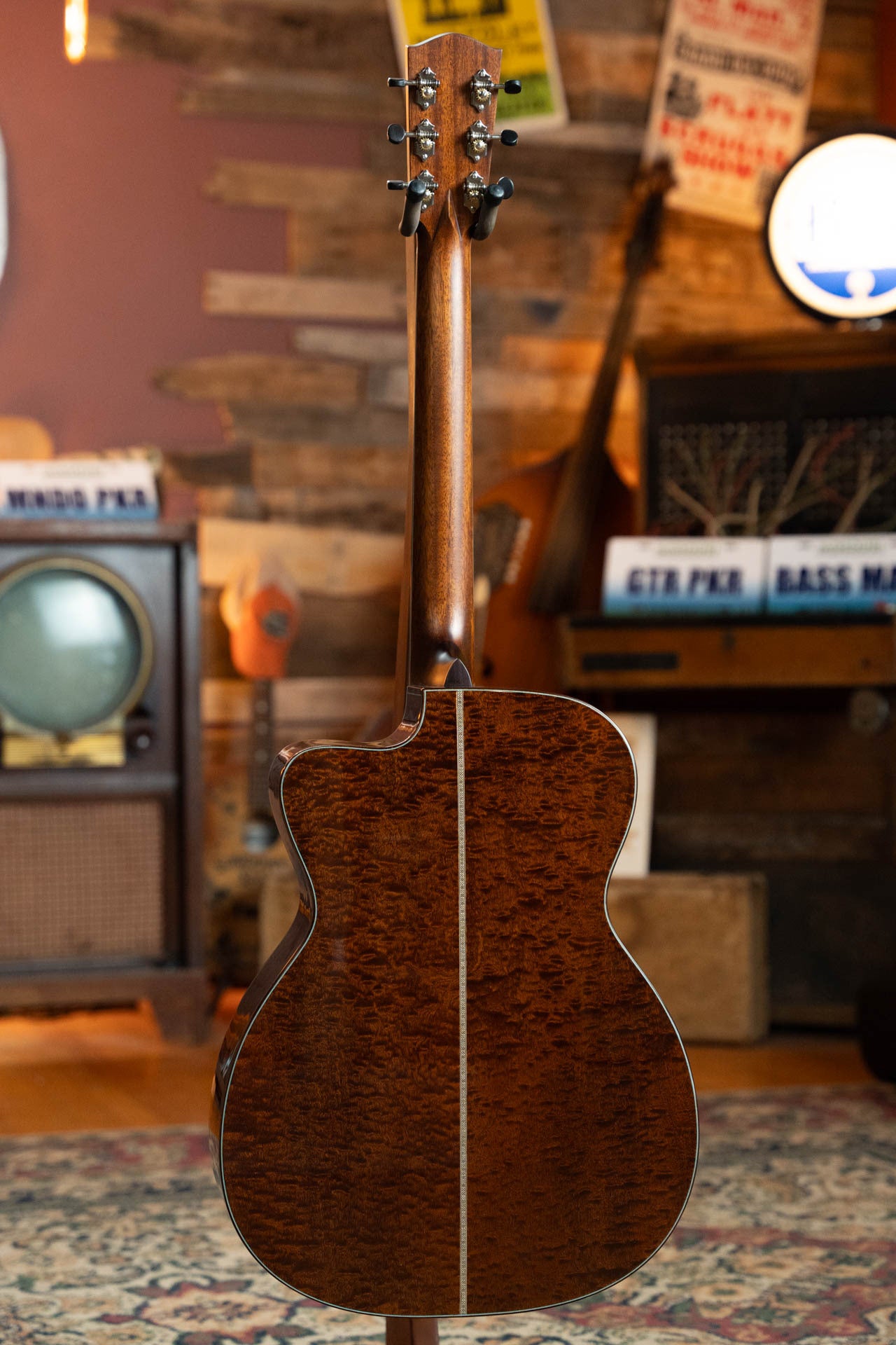 Eastman L-OMCE-QS Luthier Series Cutaway European Spruce/Quilted Sapele Orchestra Model Guitar w/LR Baggs Pickup #2808