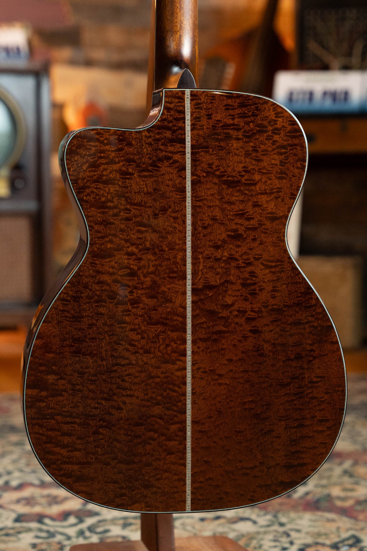 Eastman L-OMCE-QS Luthier Series Cutaway European Spruce/Quilted Sapele Orchestra Model Guitar w/LR Baggs Pickup #2808