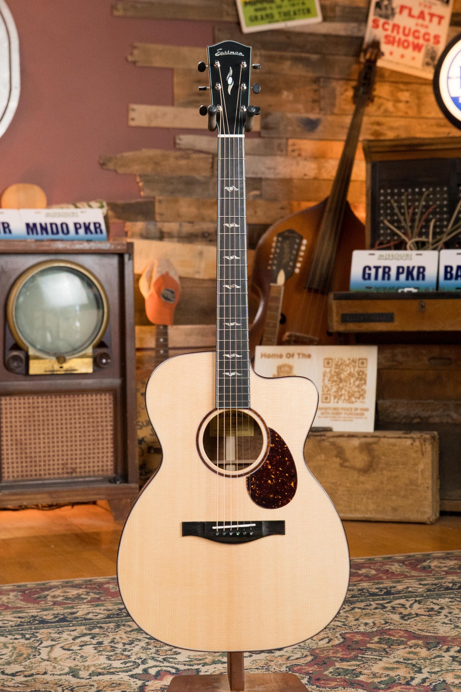 Eastman L-OMCE-QS Luthier Series Cutaway European Spruce/Quilted Sapele Orchestra Model Guitar w/LR Baggs Pickup #2812