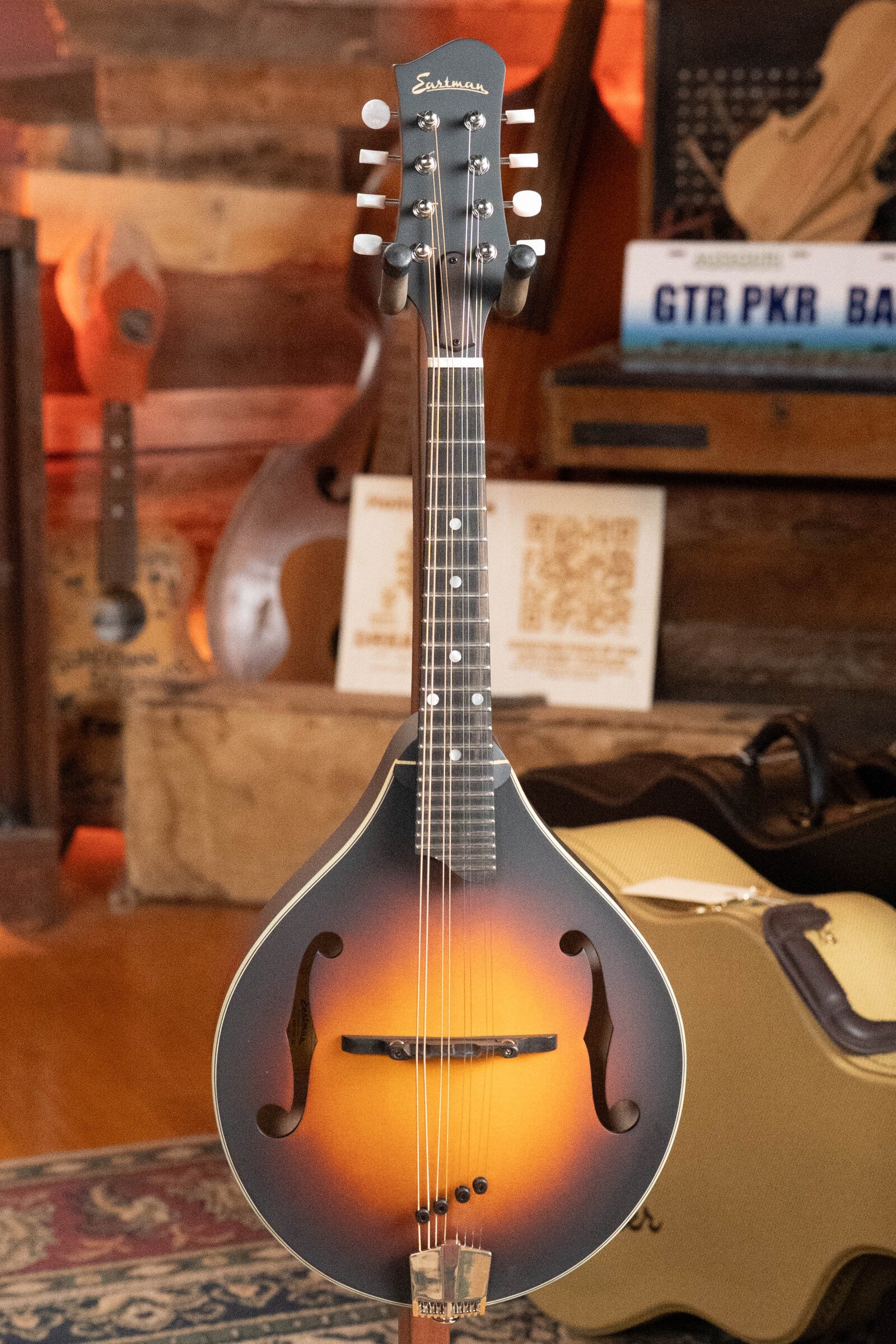 Eastman MD305E-SB A-Style Hand-Carved Sunburst Mandolin w/ K&K Pickup #4924