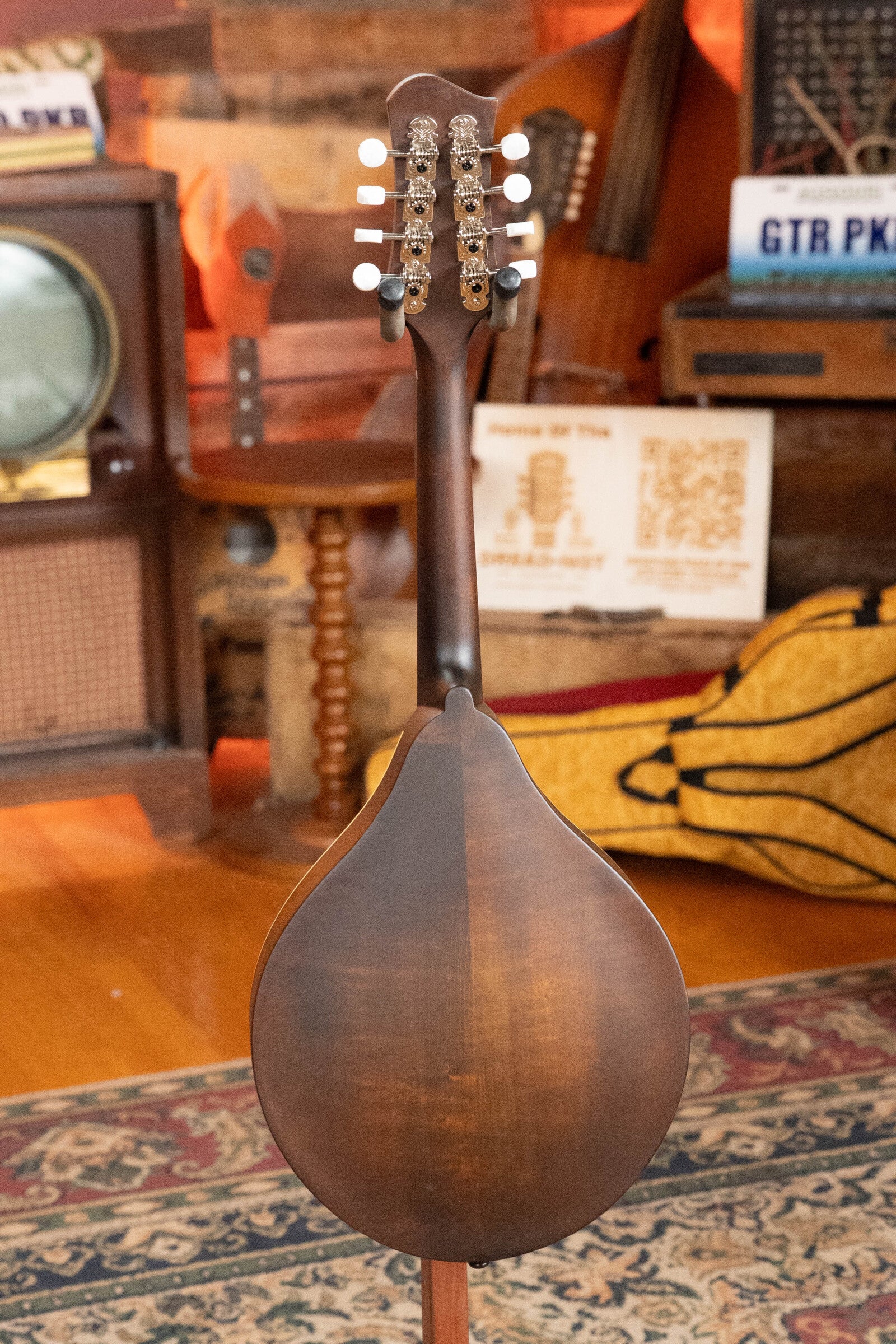 Eastman MD305 Spruce/Maple A-Style Hand-Carved Mandolin #0872