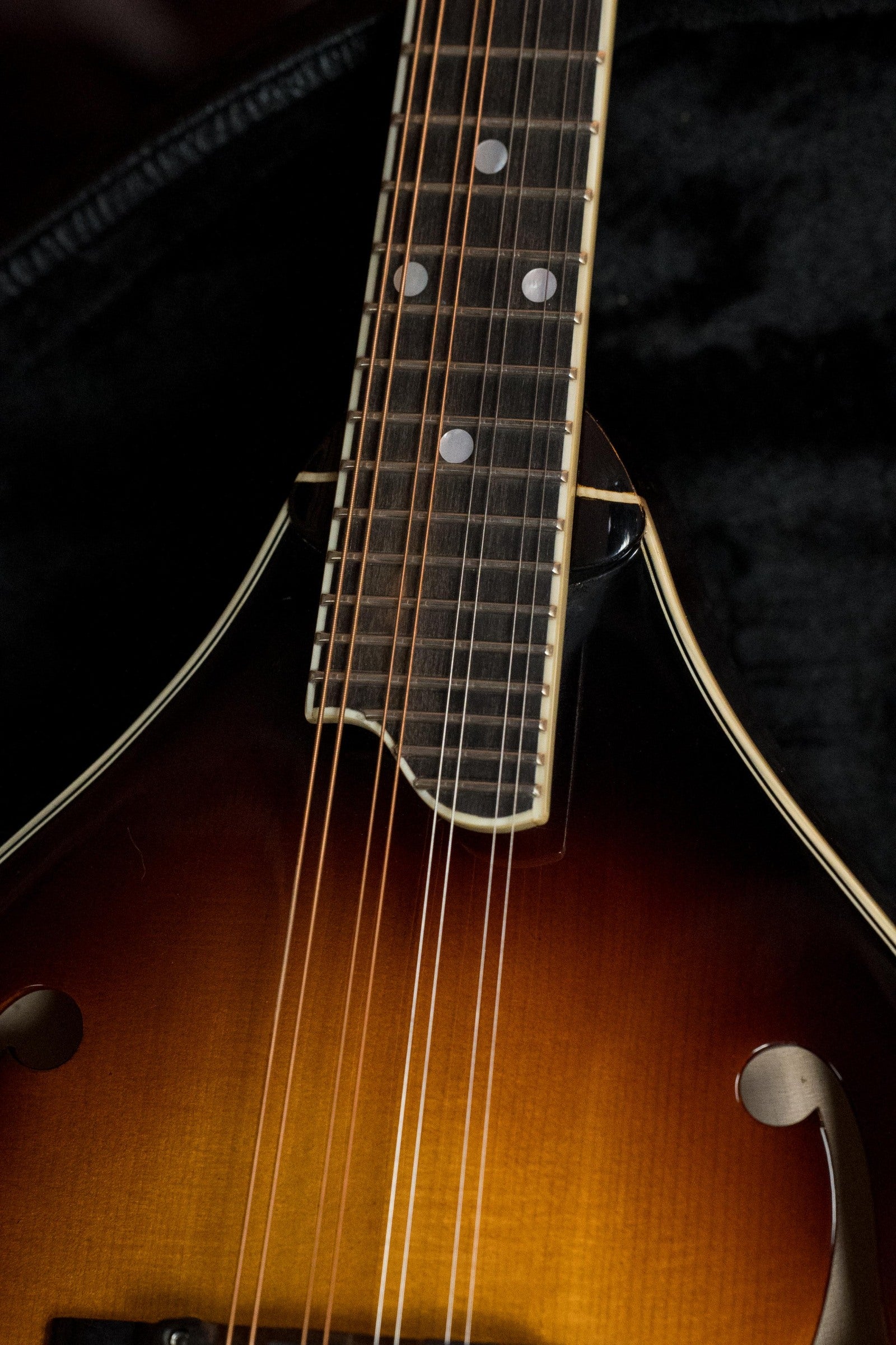 Eastman MD505-CS Spruce/Maple Classic Sunburst A-Style Mandolin #3040