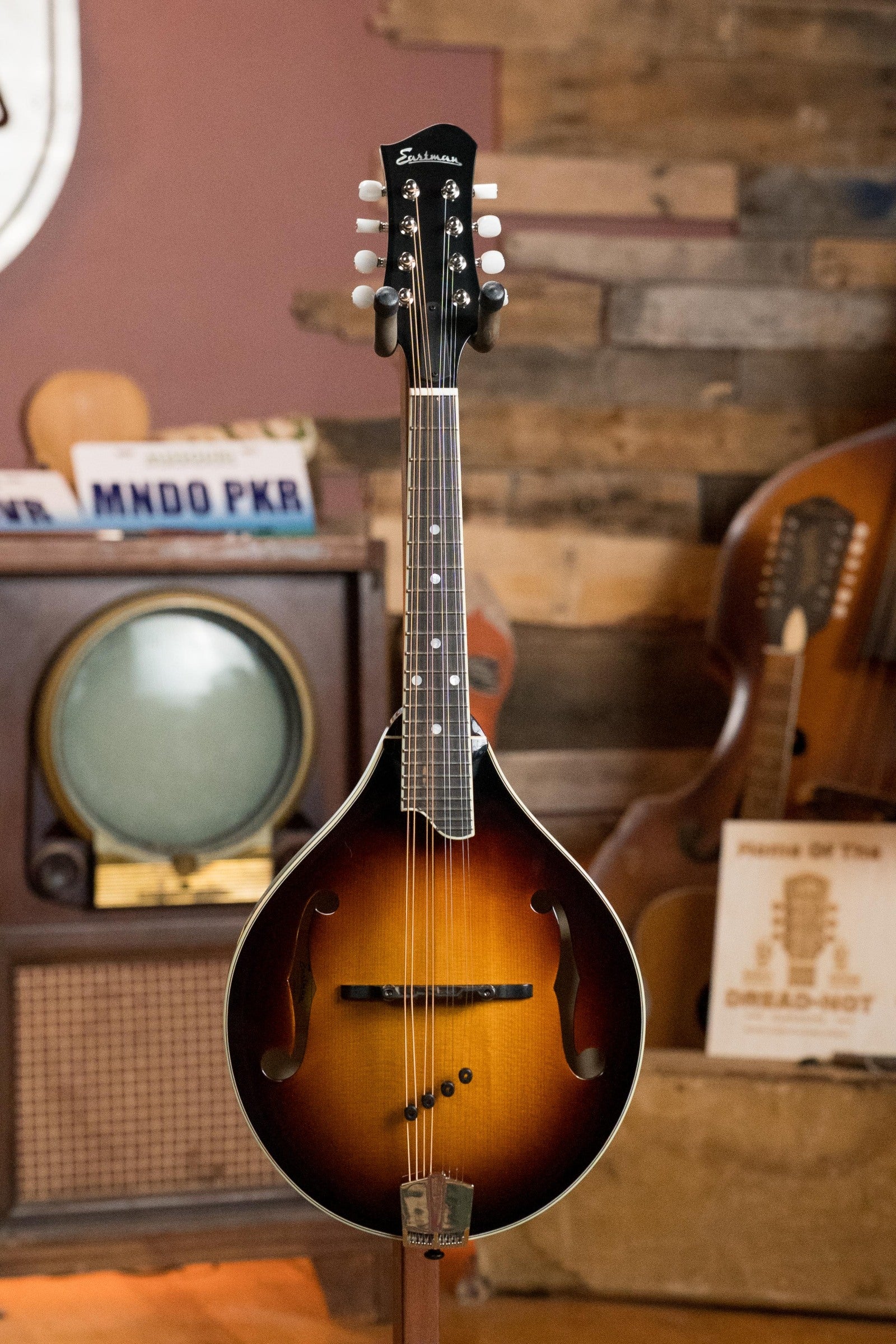 Eastman MD505-CS Spruce/Maple Classic Sunburst A-Style Mandolin #3040