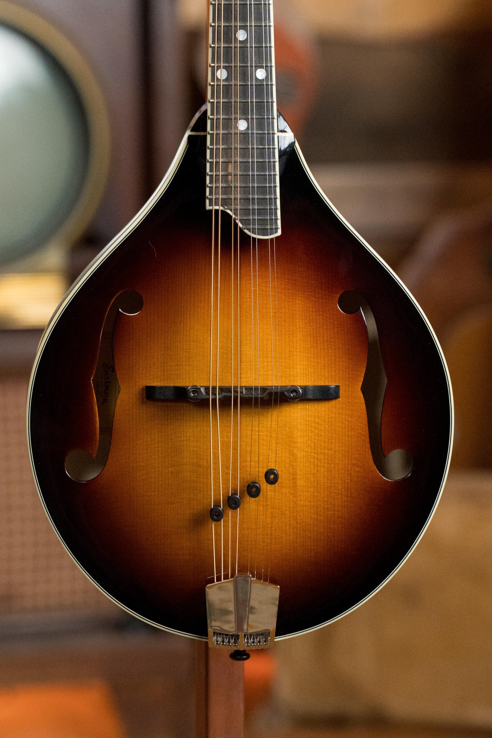 Eastman MD505-CS Spruce/Maple Classic Sunburst A-Style Mandolin #3040