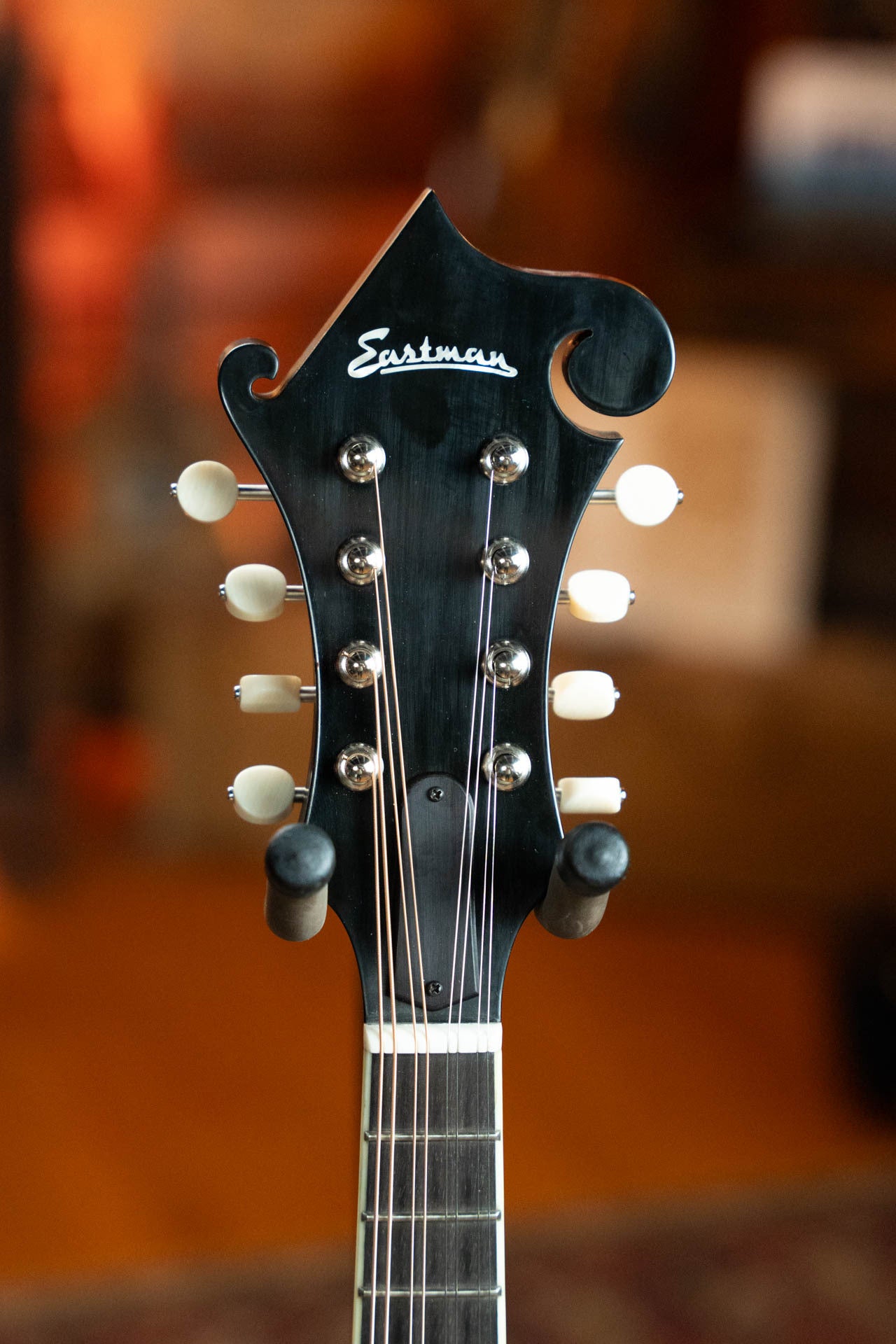 Eastman MD515/TV-WN-SB Spruce/Maple Wide Nut Sunburst F-Style Mandolin #2777