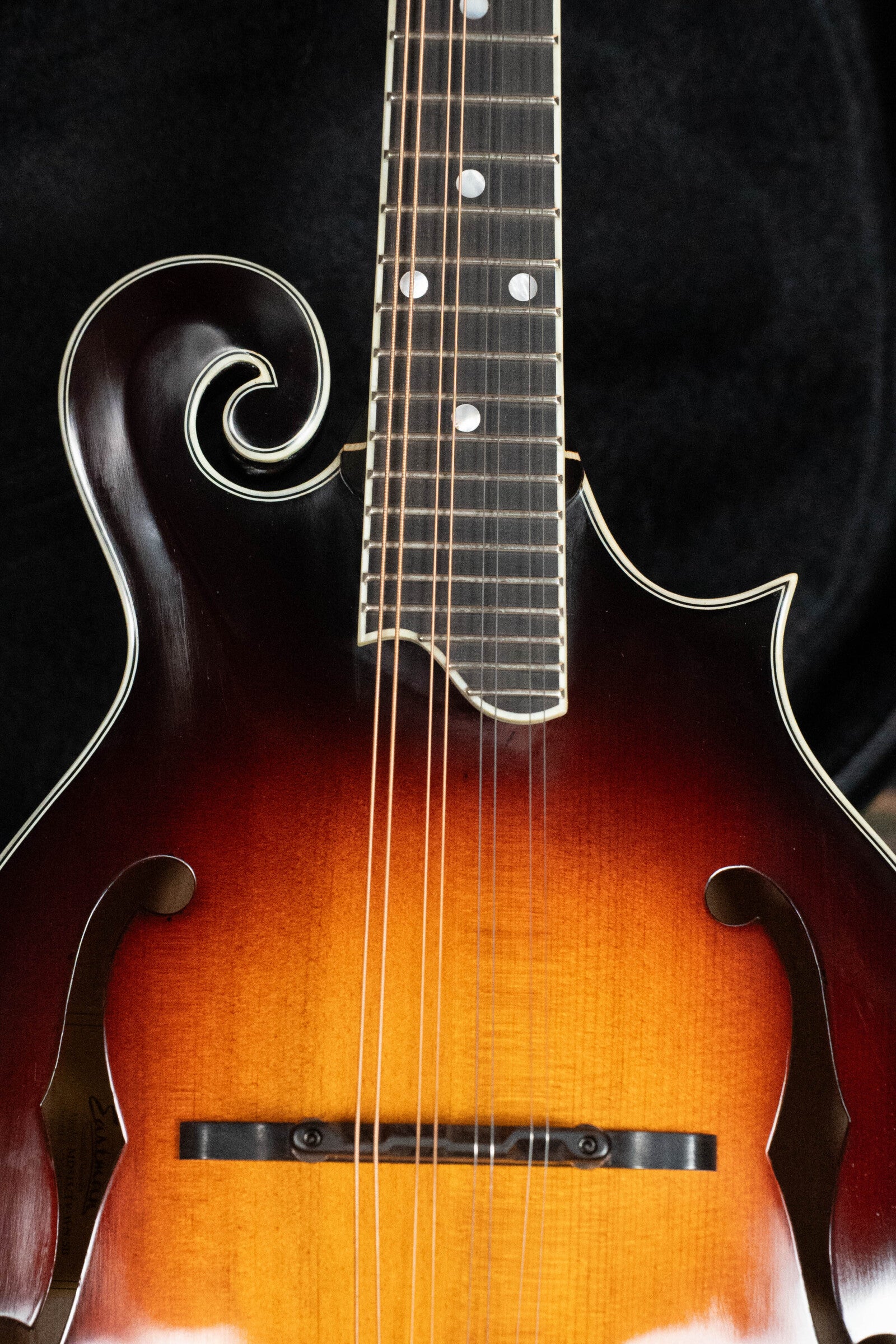 Eastman MD515/TV-WN-SB Spruce/Maple Wide Nut Sunburst F-Style Mandolin #4330