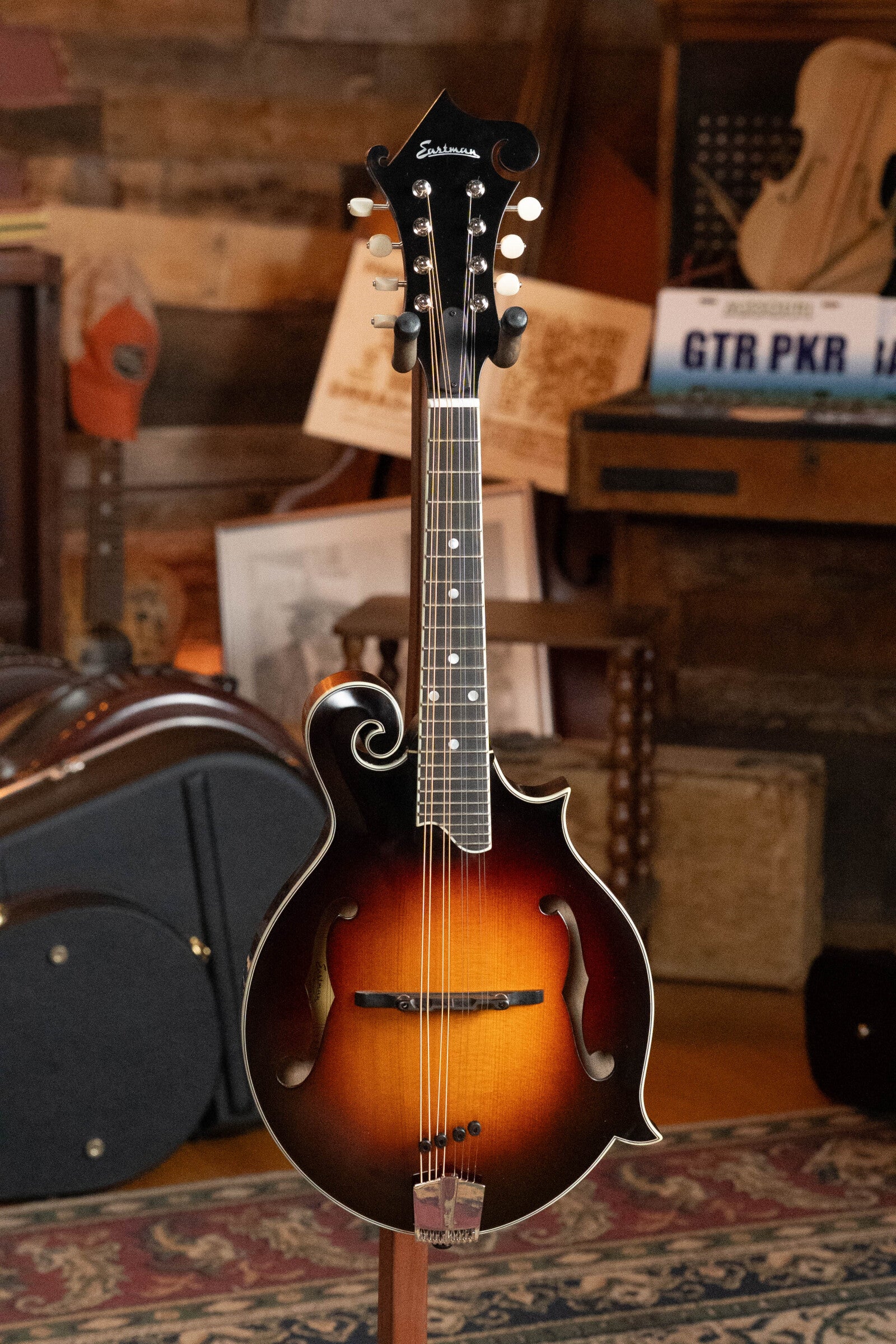 Eastman MD515/TV-WN-SB Spruce/Maple Wide Nut Sunburst F-Style Mandolin #4330
