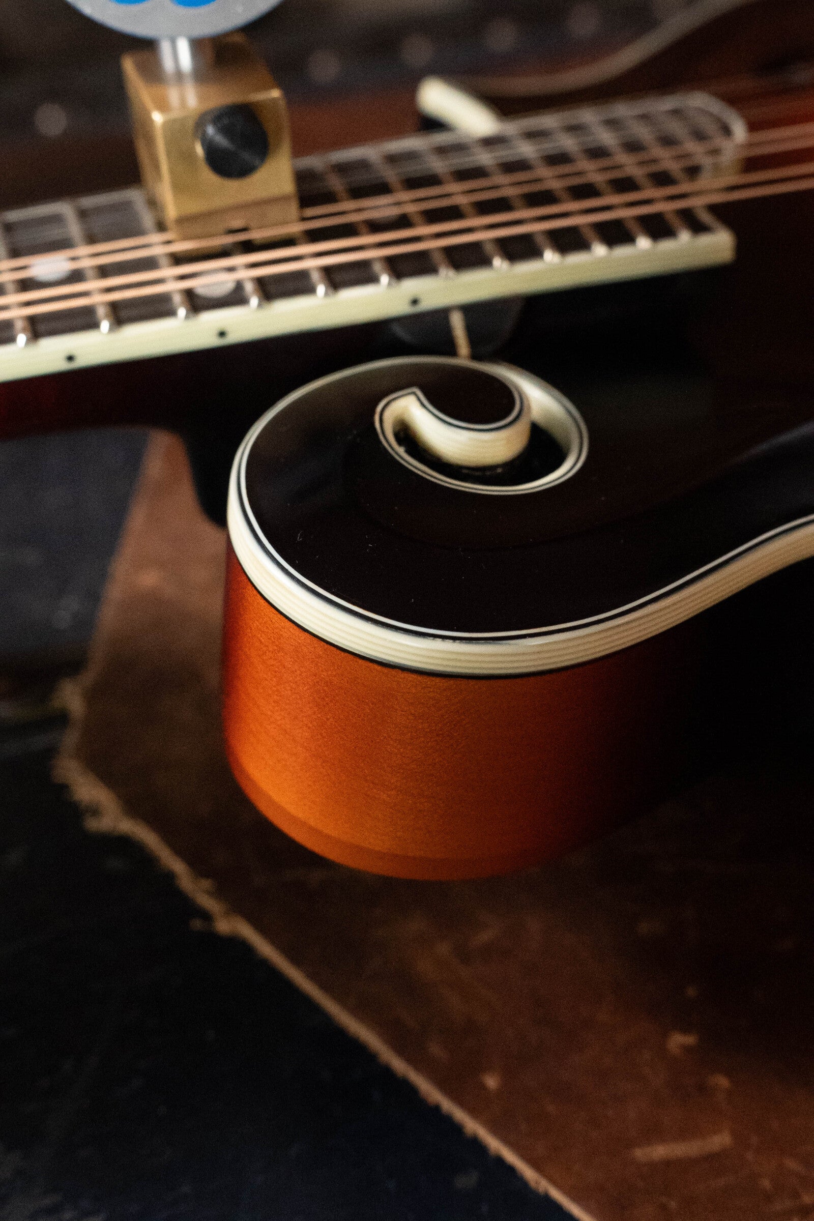 Eastman MD515/TV-WN-SB Spruce/Maple Wide Nut Sunburst F-Style Mandolin #4330