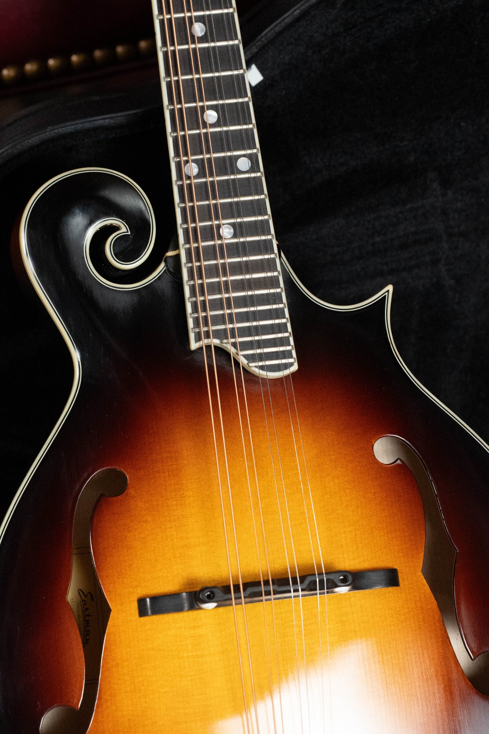 Eastman MD515/TV-WN-SB Spruce/Maple Wide Nut Sunburst F-Style Mandolin #4335