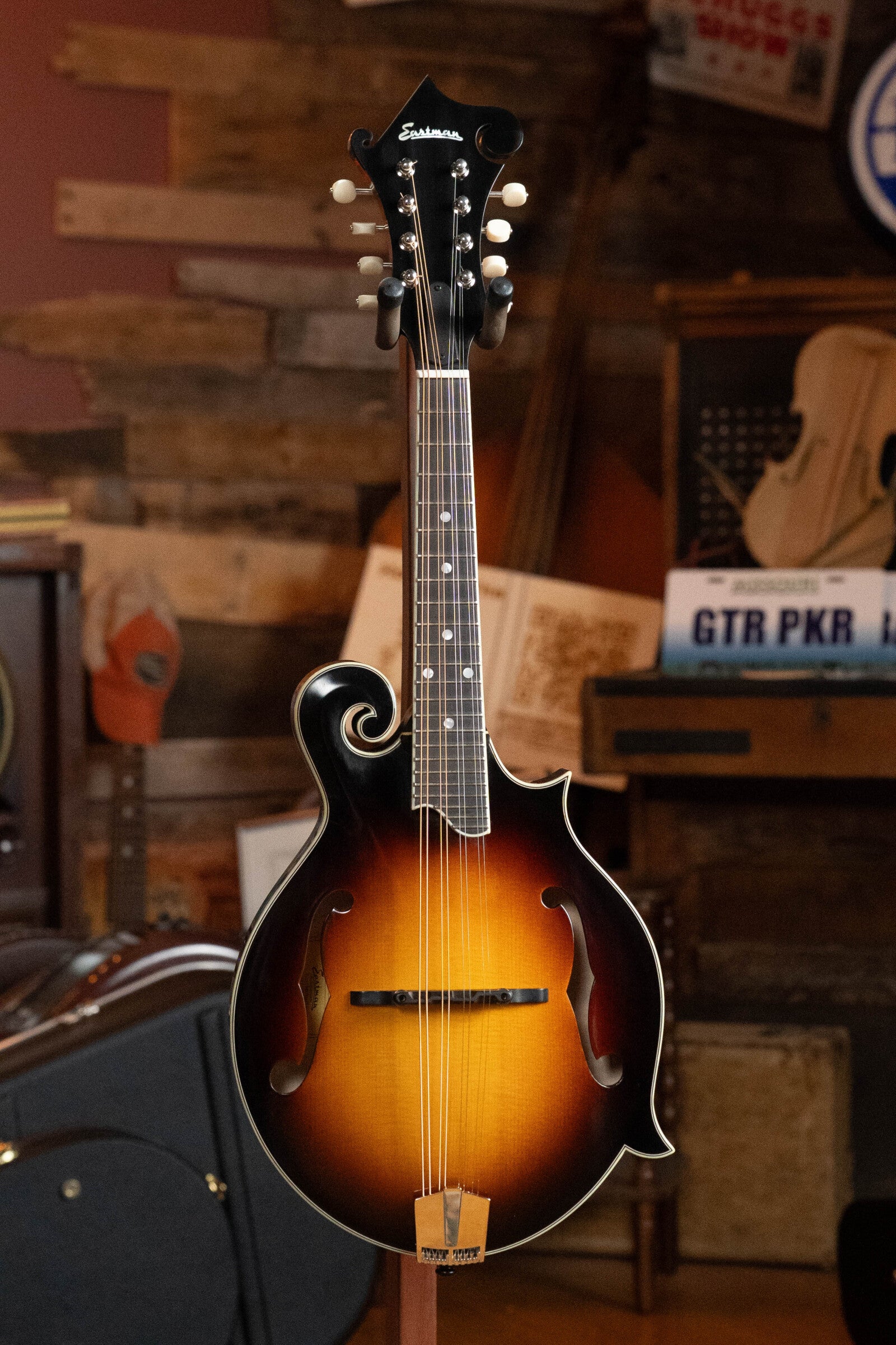 Eastman MD515/TV-WN-SB Spruce/Maple Wide Nut Sunburst F-Style Mandolin #4335