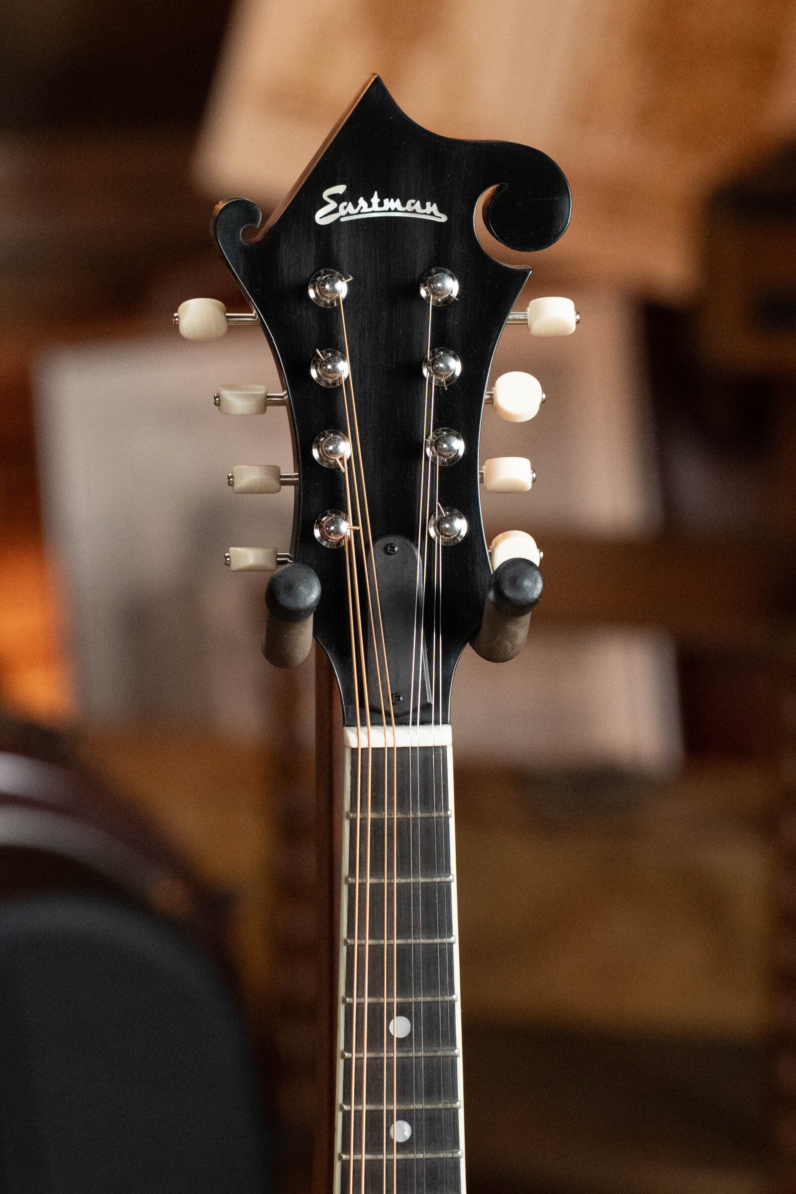 Eastman MD515/TV-WN-SB Spruce/Maple Wide Nut Sunburst F-Style Mandolin #4335