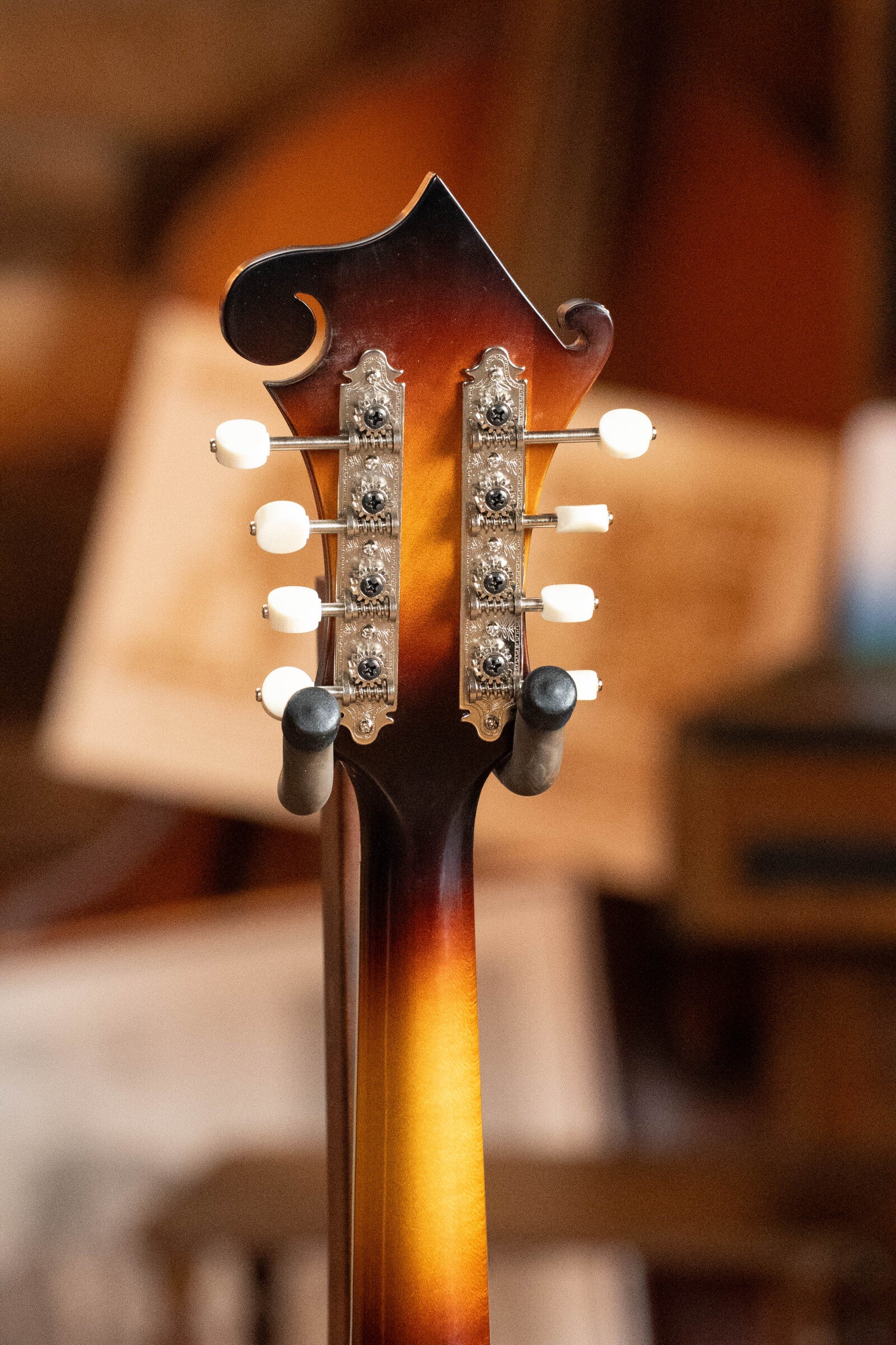 Eastman MD515/TV-WN-SB Spruce/Maple Wide Nut Sunburst F-Style Mandolin #4335