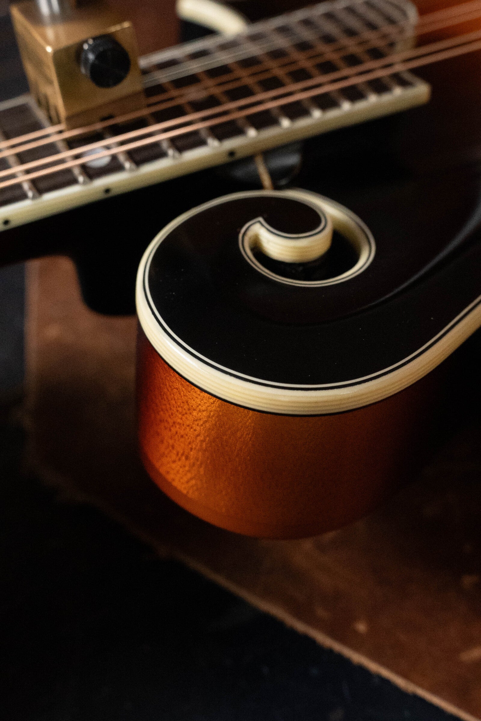 Eastman MD515/TV-WN-SB Spruce/Maple Wide Nut Sunburst F-Style Mandolin #4335