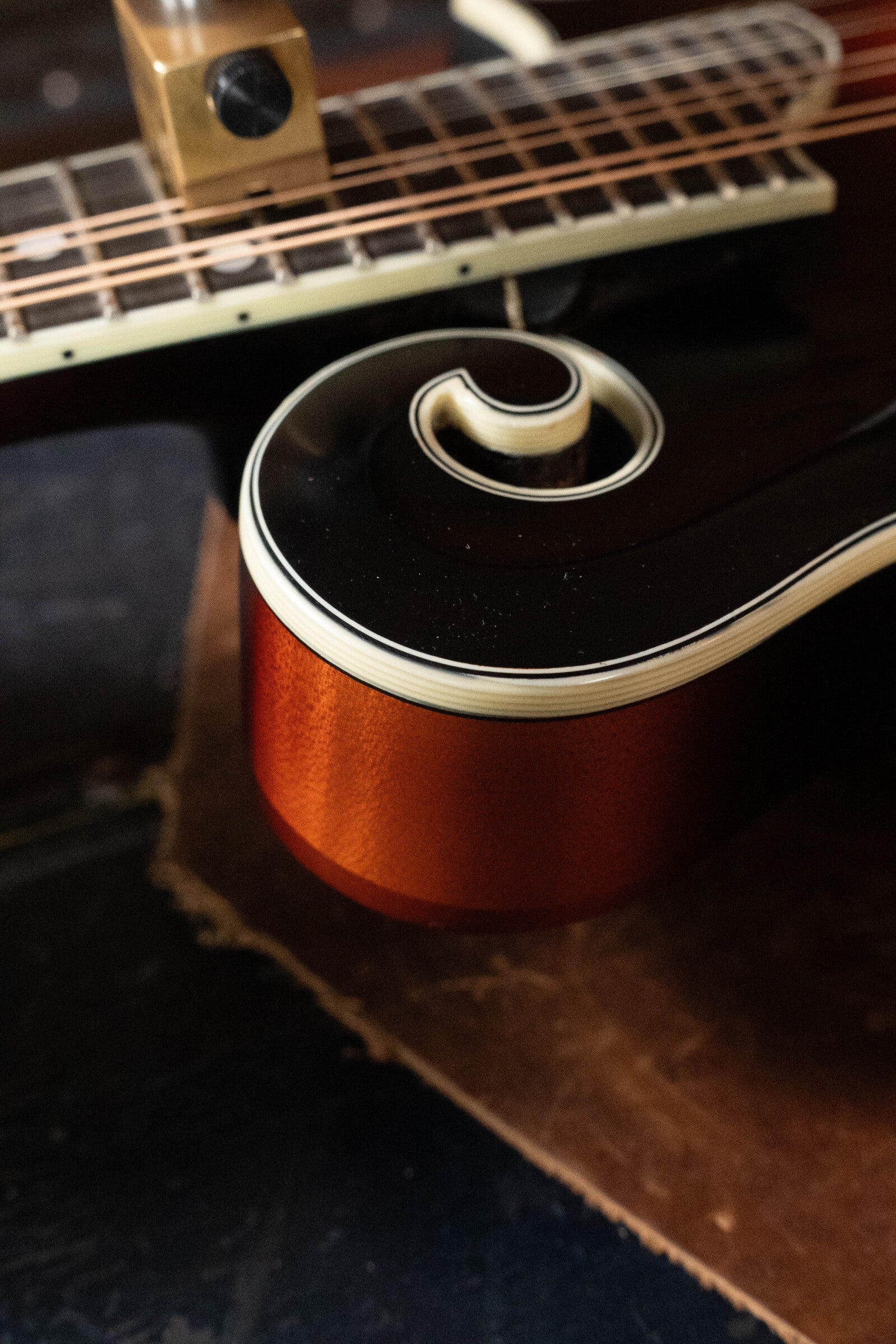 Eastman MD515/TV-WN-SB Spruce/Maple Wide Nut Sunburst F-Style Mandolin #4336