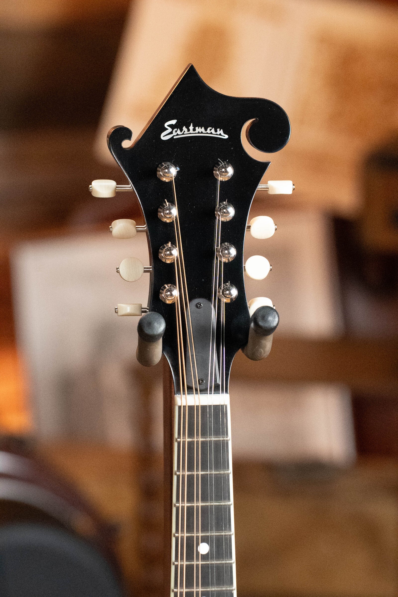 Eastman MD515/TV-WN-SB Spruce/Maple Wide Nut Sunburst F-Style Mandolin #4339