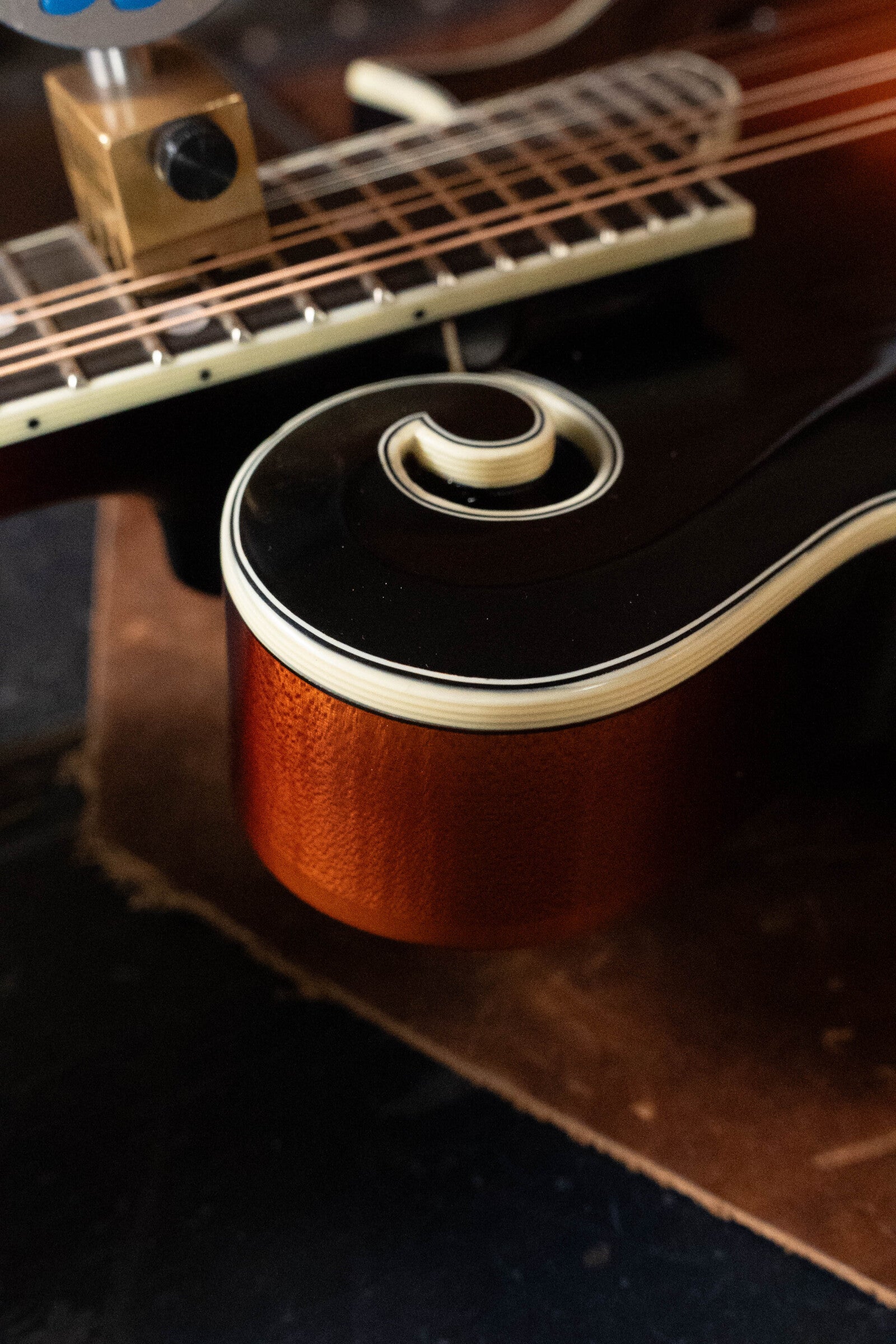 Eastman MD515/TV-WN-SB Spruce/Maple Wide Nut Sunburst F-Style Mandolin #4339