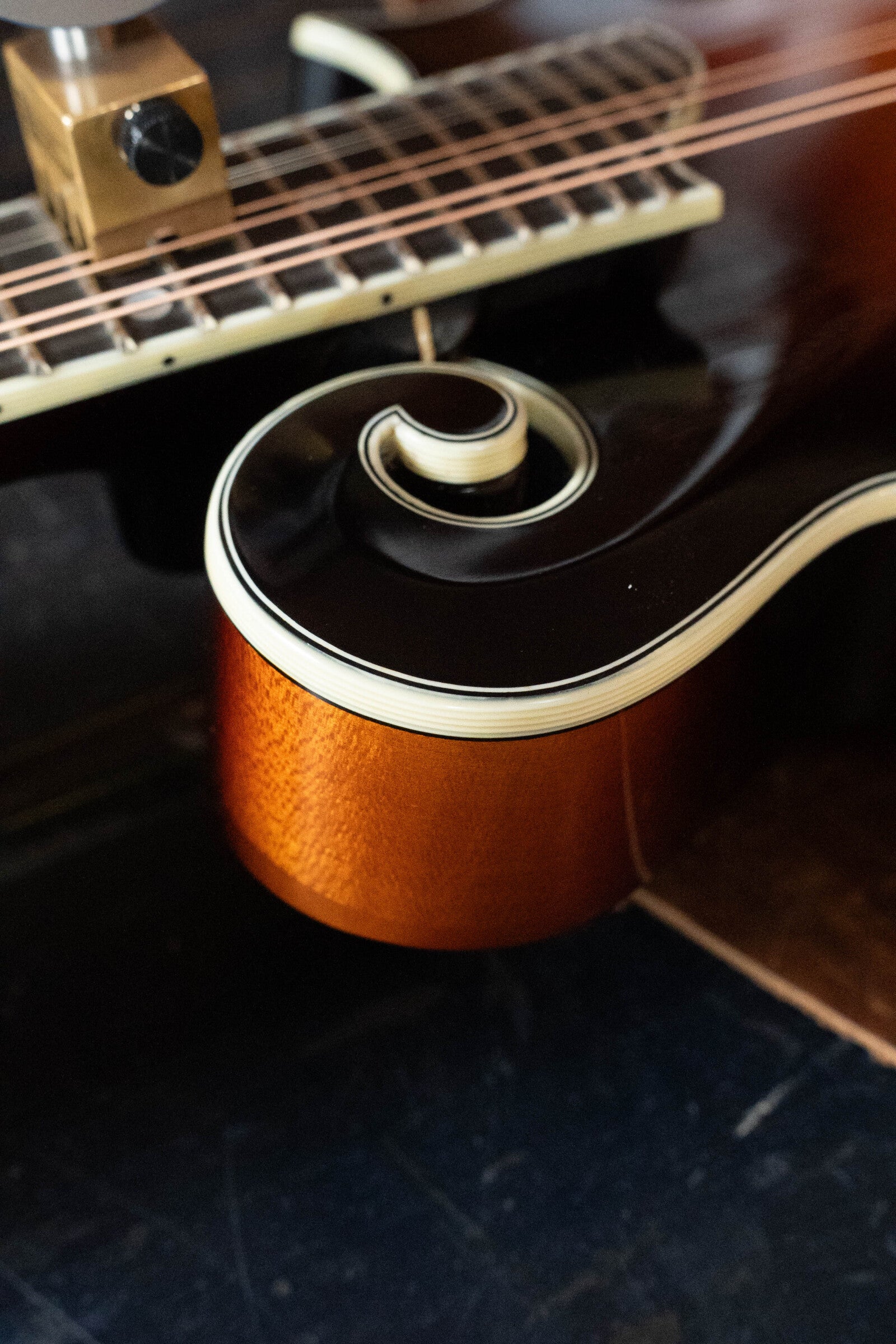 Eastman MD515/TV-WN-SB Wide Nut Sunburst Mandolin #2638