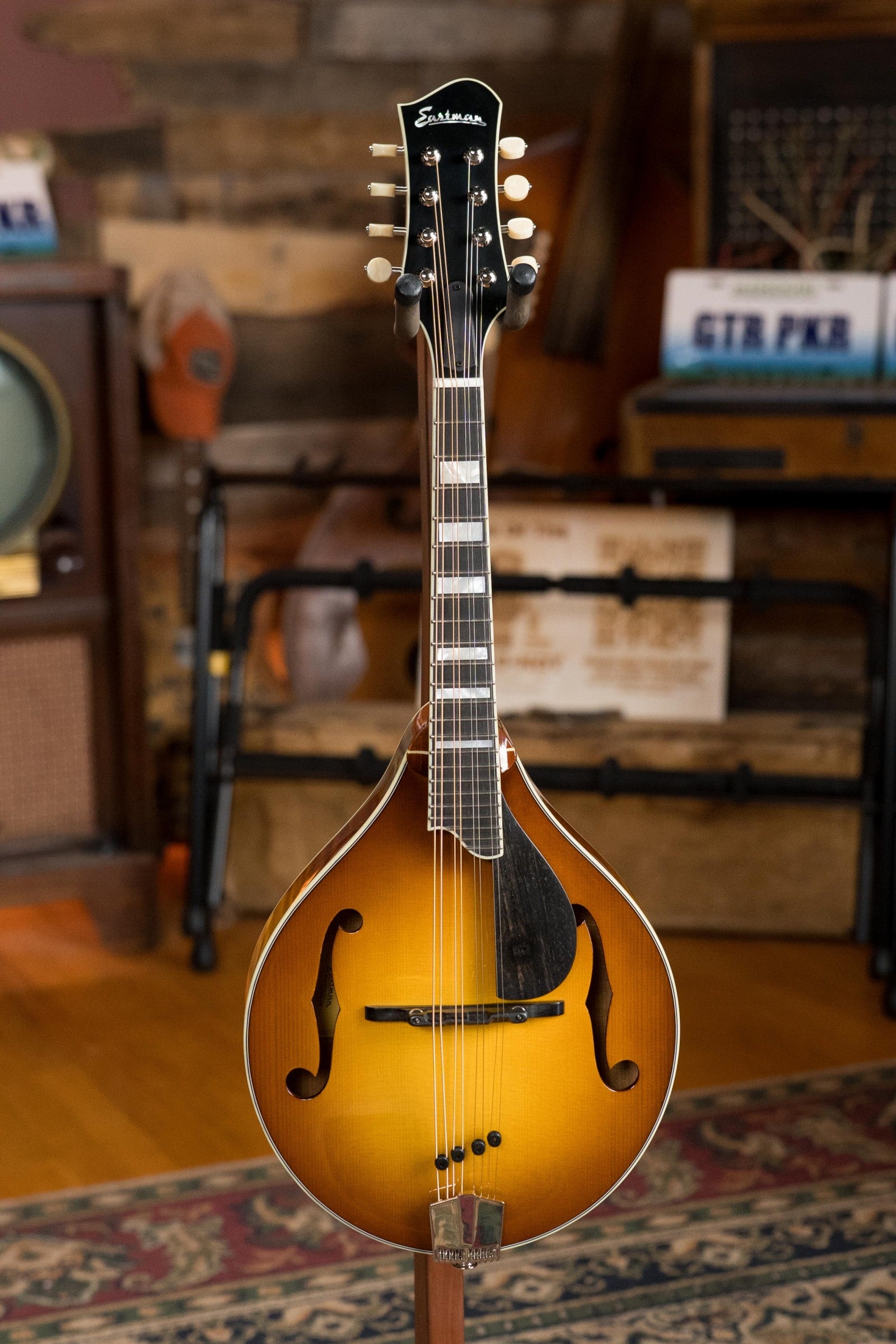 Eastman MD605-GB Hand-Carved A-Style Goldburst Mandolin w/K&K Pickup #2790