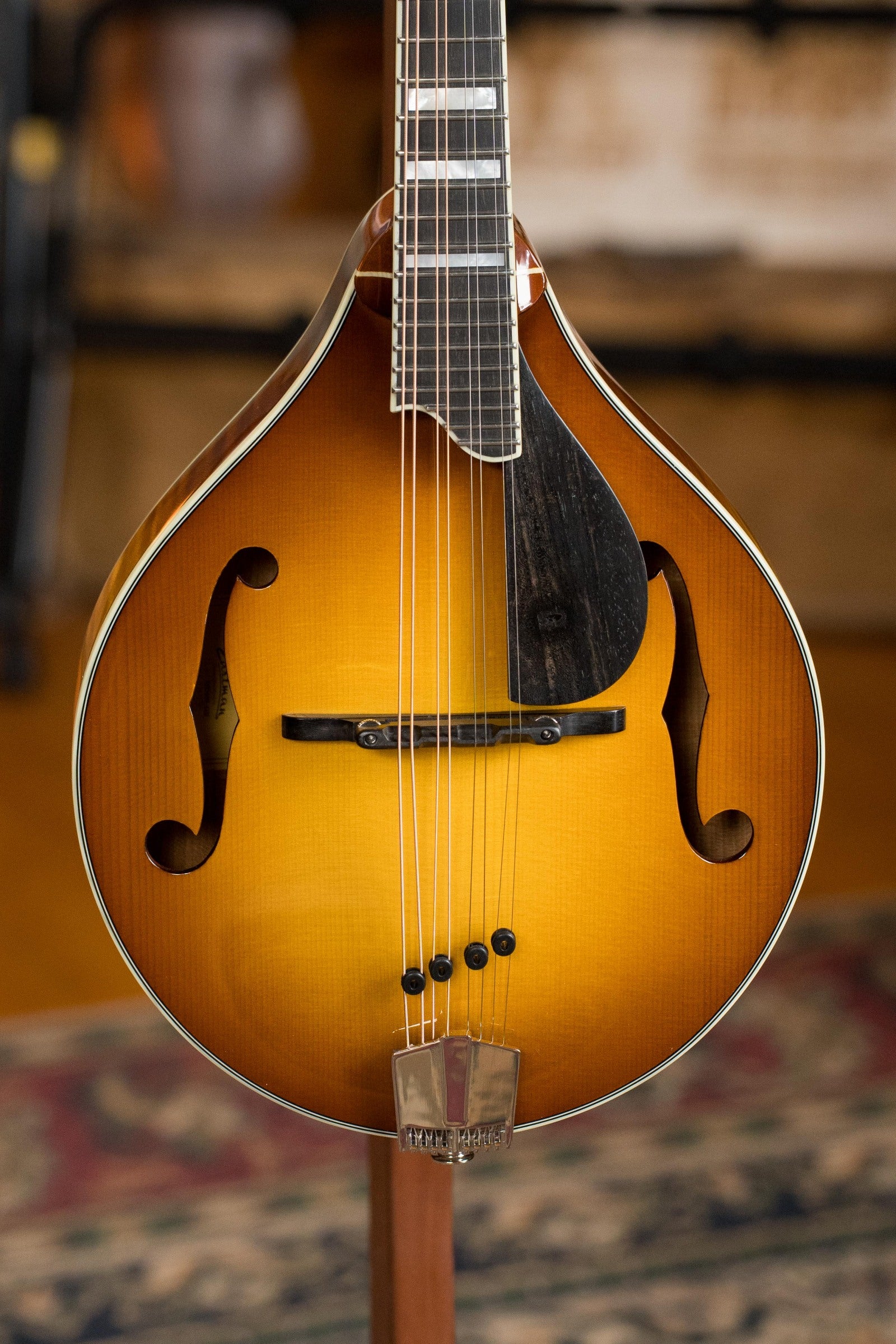 Eastman MD605-GB Hand-Carved A-Style Goldburst Mandolin w/K&K Pickup #2790