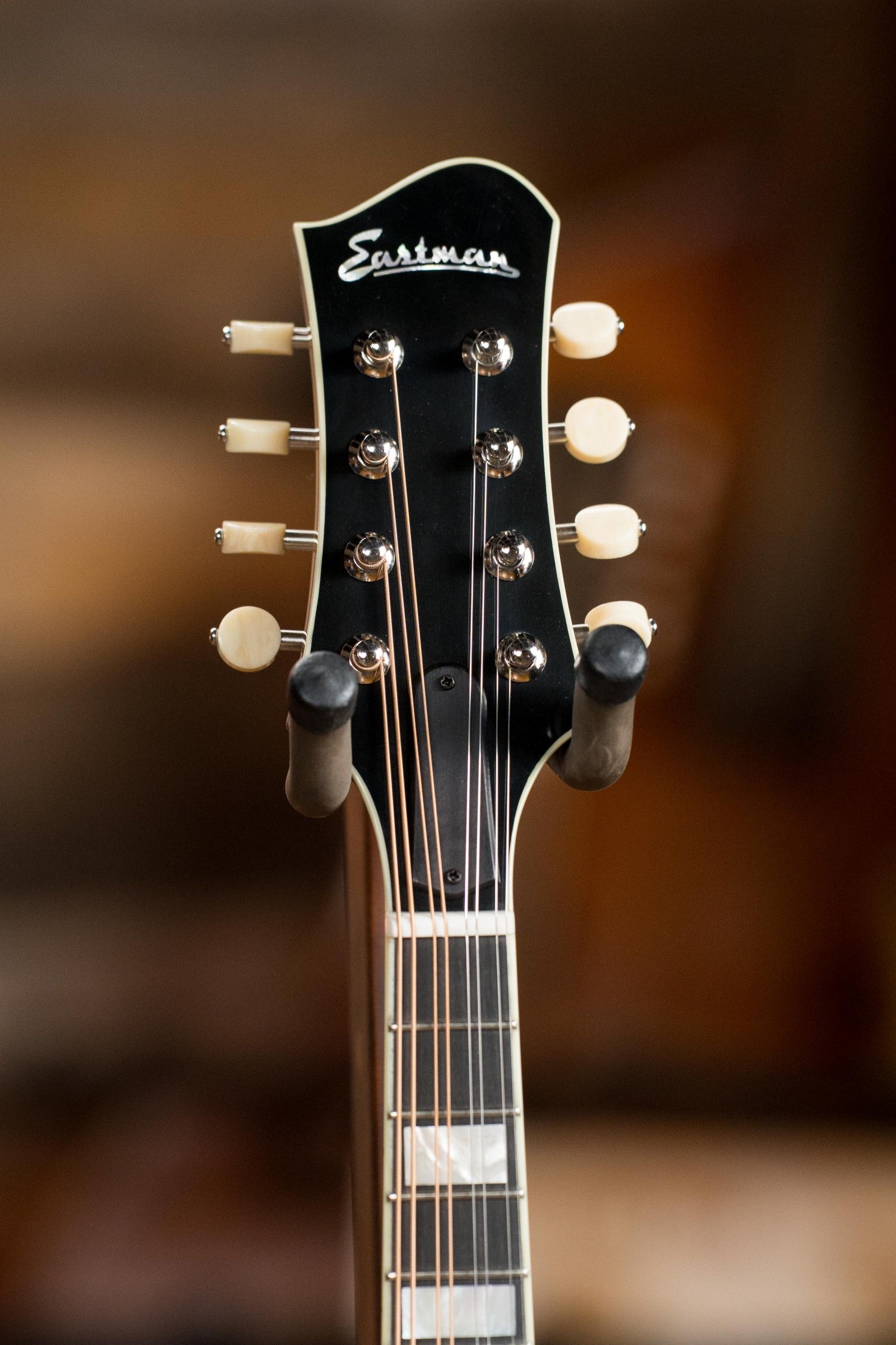 Eastman MD605-GB Hand-Carved A-Style Goldburst Mandolin w/K&K Pickup #2790