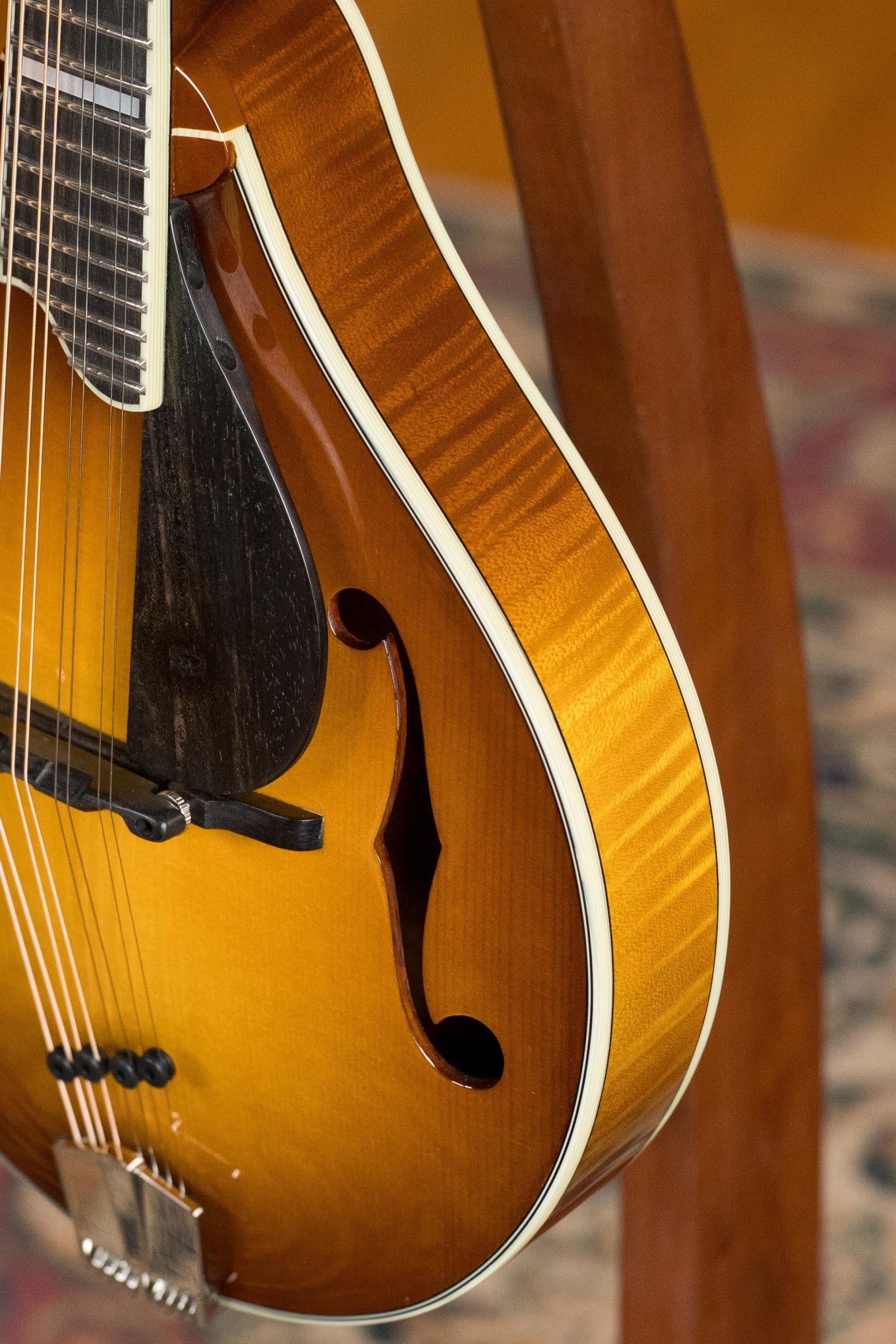 Eastman MD605-GB Hand-Carved A-Style Goldburst Mandolin w/K&K Pickup #2790