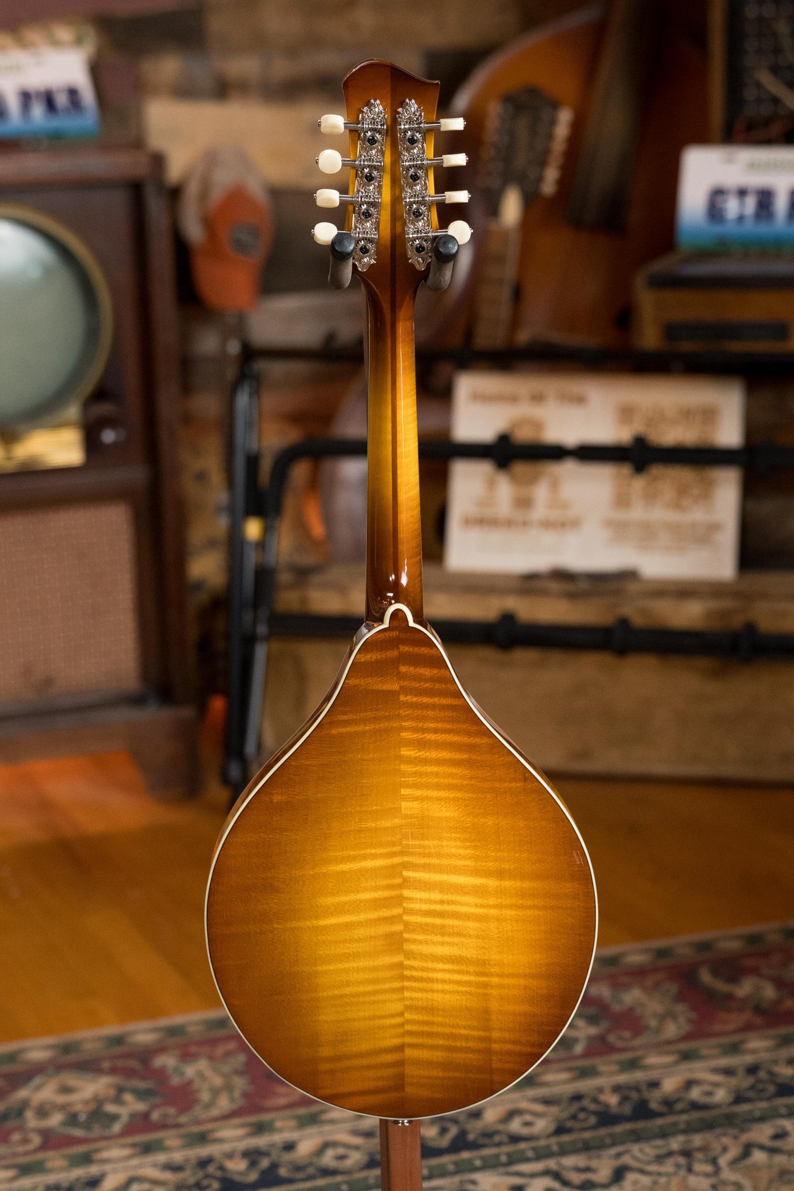 Eastman MD605-GB Hand-Carved A-Style Goldburst Mandolin w/K&K Pickup #2790