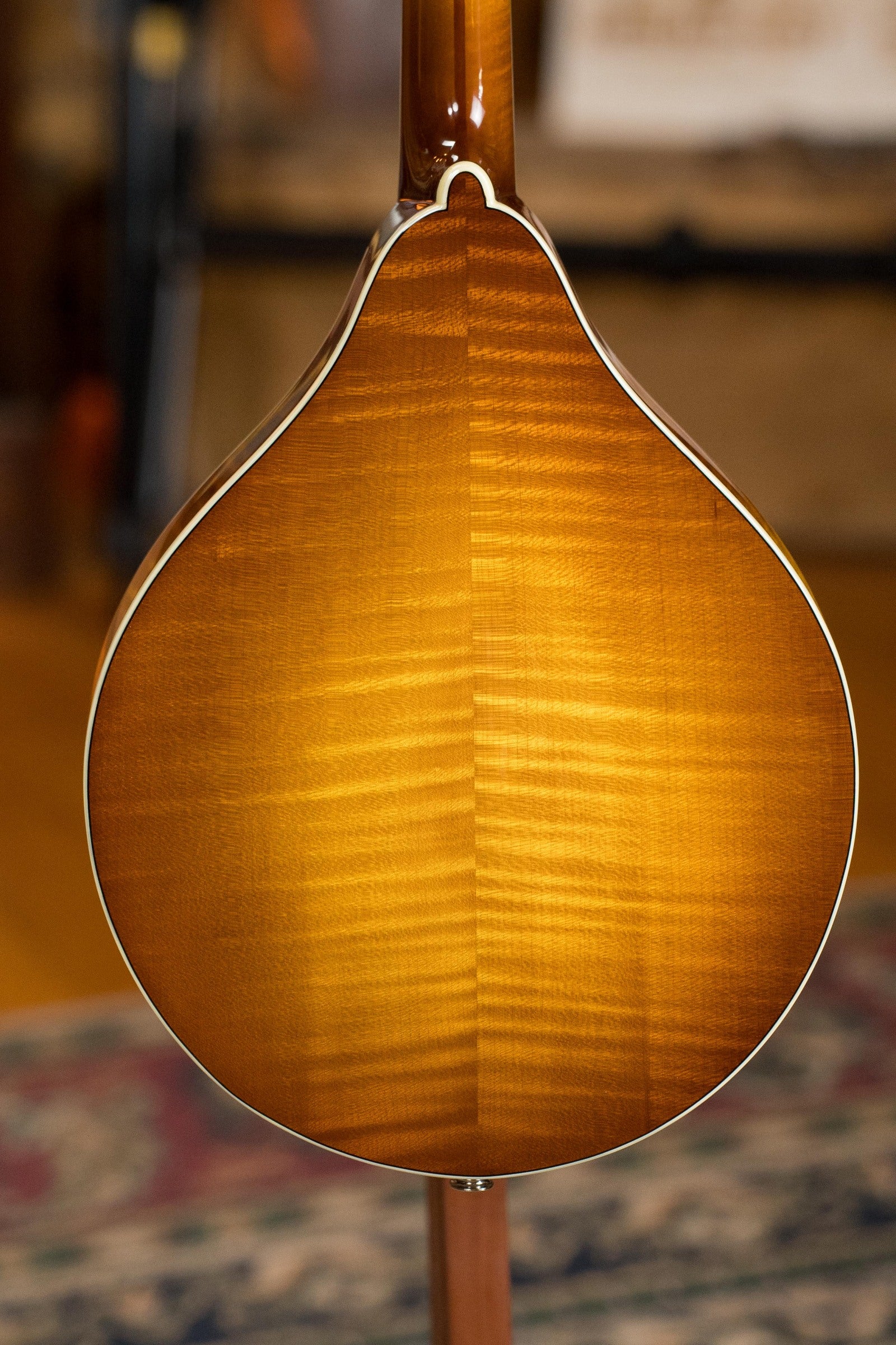 Eastman MD605-GB Hand-Carved A-Style Goldburst Mandolin w/K&K Pickup #2790