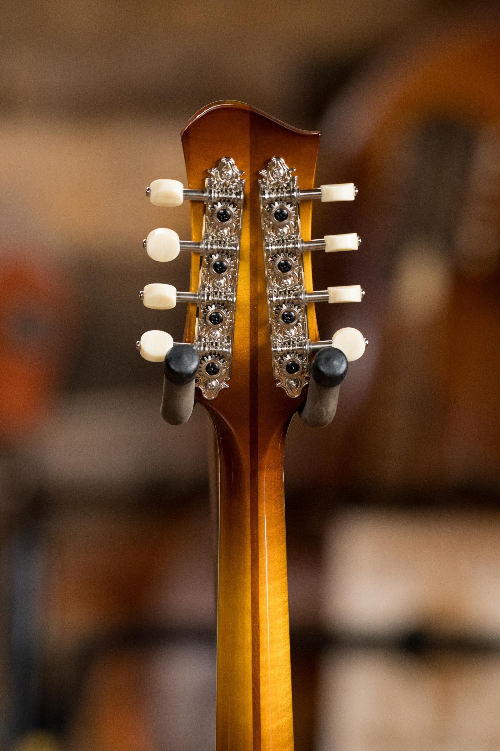 Eastman MD605-GB Hand-Carved A-Style Goldburst Mandolin w/K&K Pickup #2790