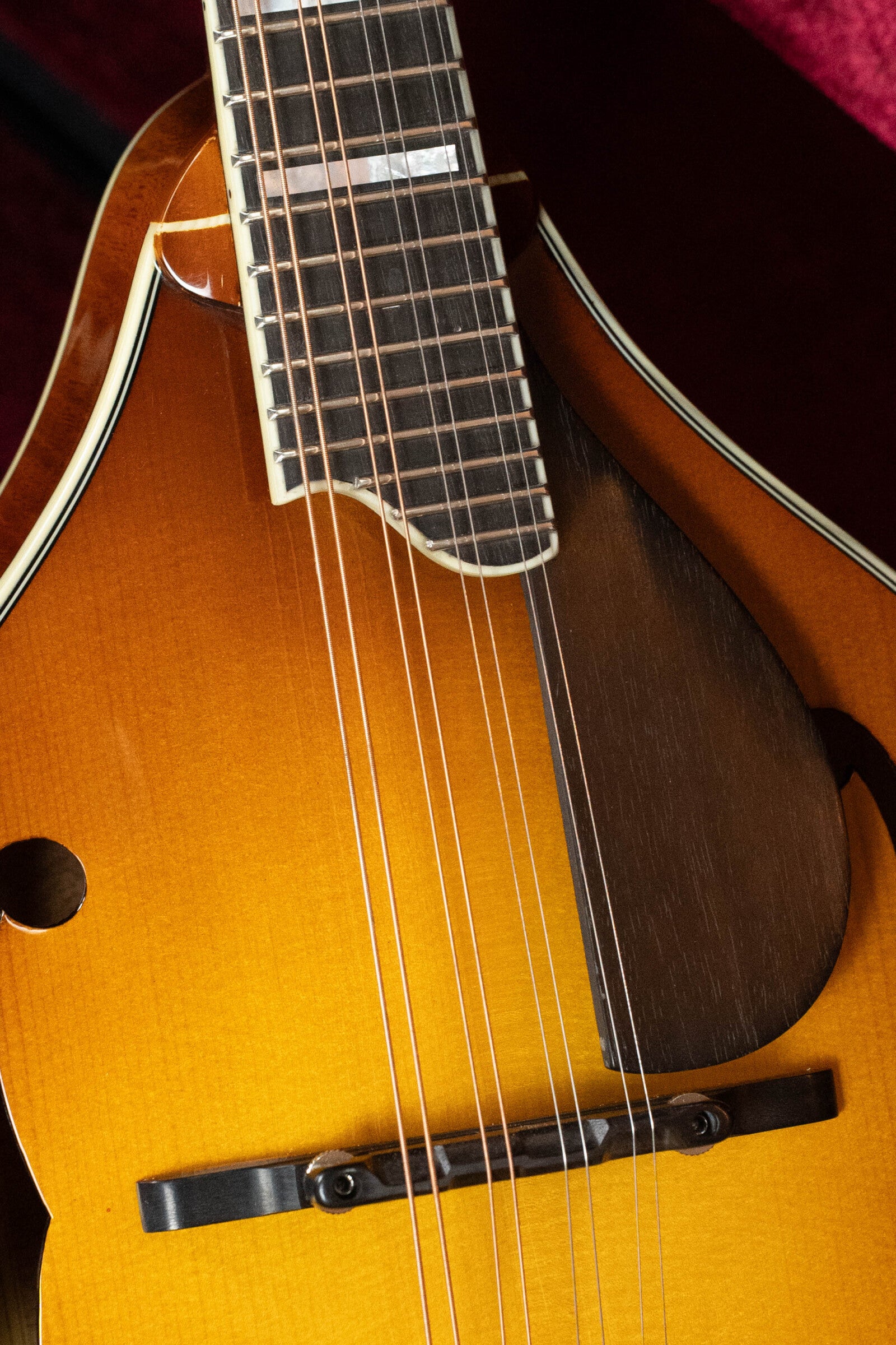 Eastman MD605-GB Hand-Carved A-Style Goldburst Mandolin w/K&K Pickup #2813