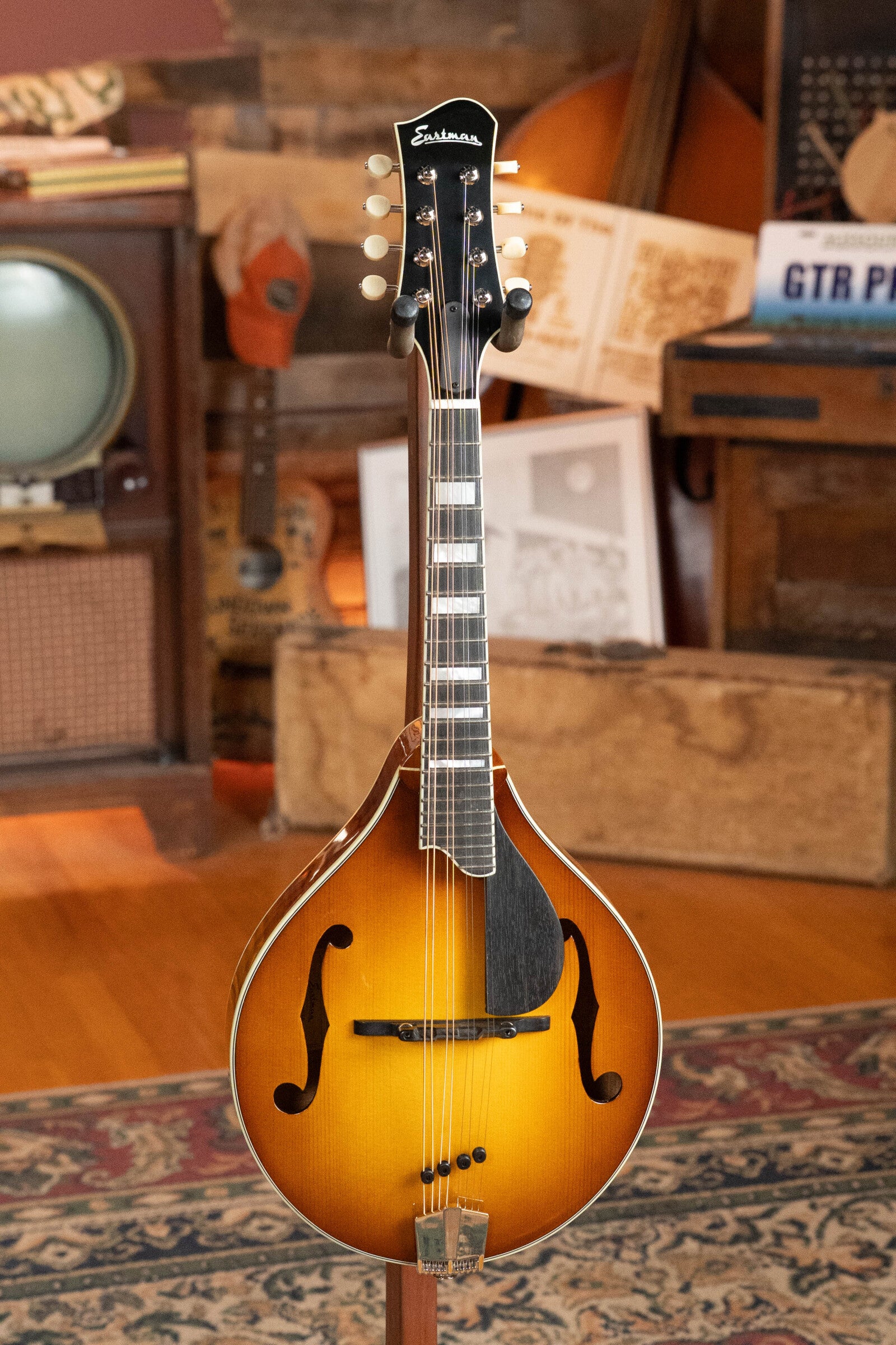 Eastman MD605-GB Hand-Carved A-Style Goldburst Mandolin w/K&K Pickup #2813