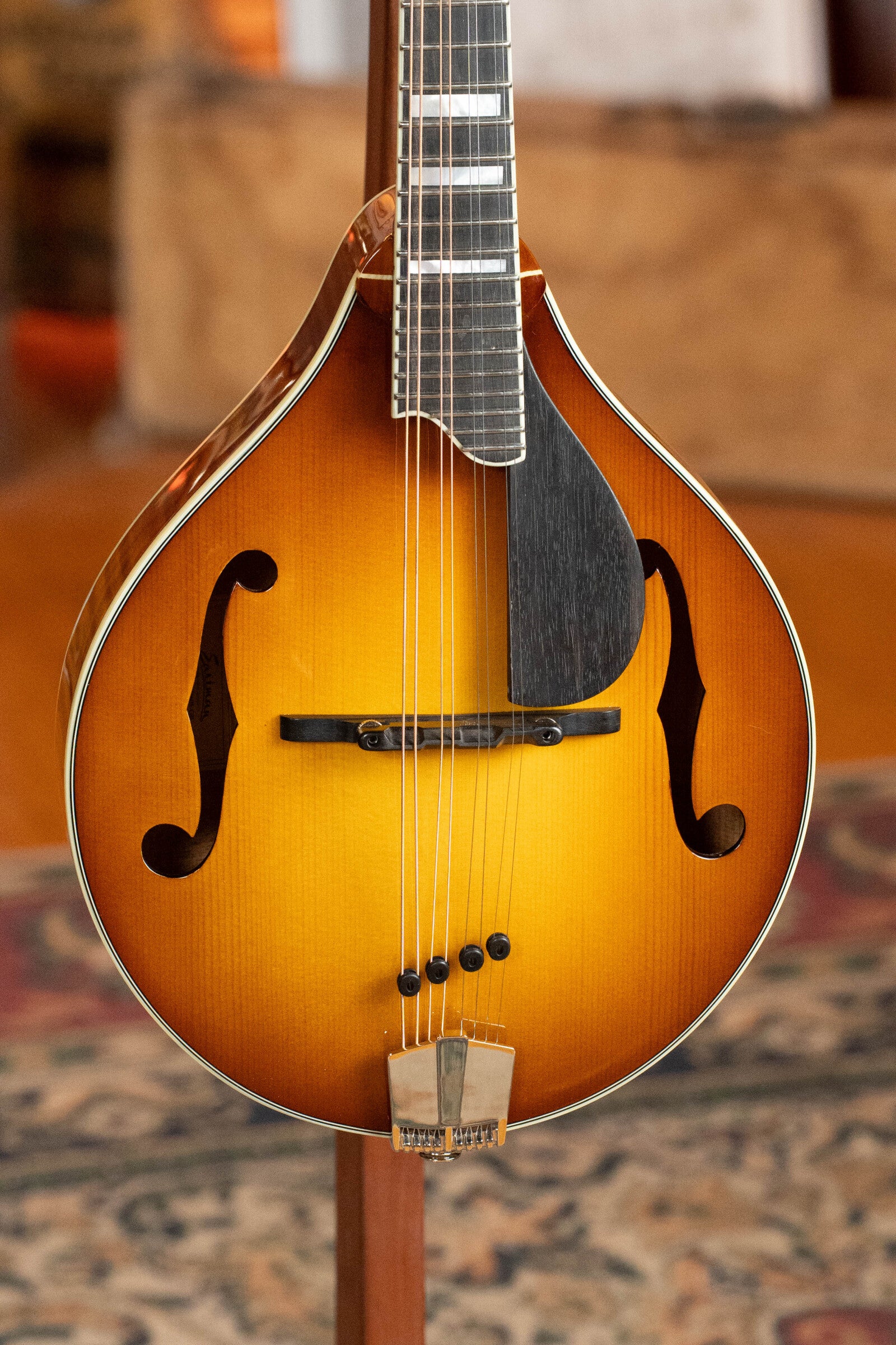 Eastman MD605-GB Hand-Carved A-Style Goldburst Mandolin w/K&K Pickup #2813