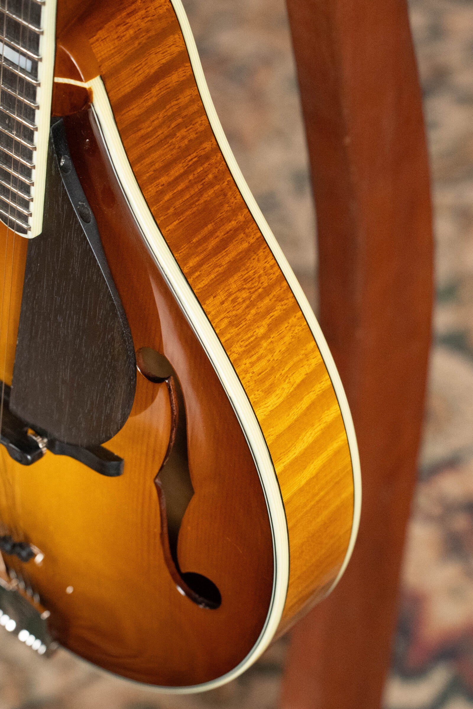 Eastman MD605-GB Hand-Carved A-Style Goldburst Mandolin w/K&K Pickup #2813