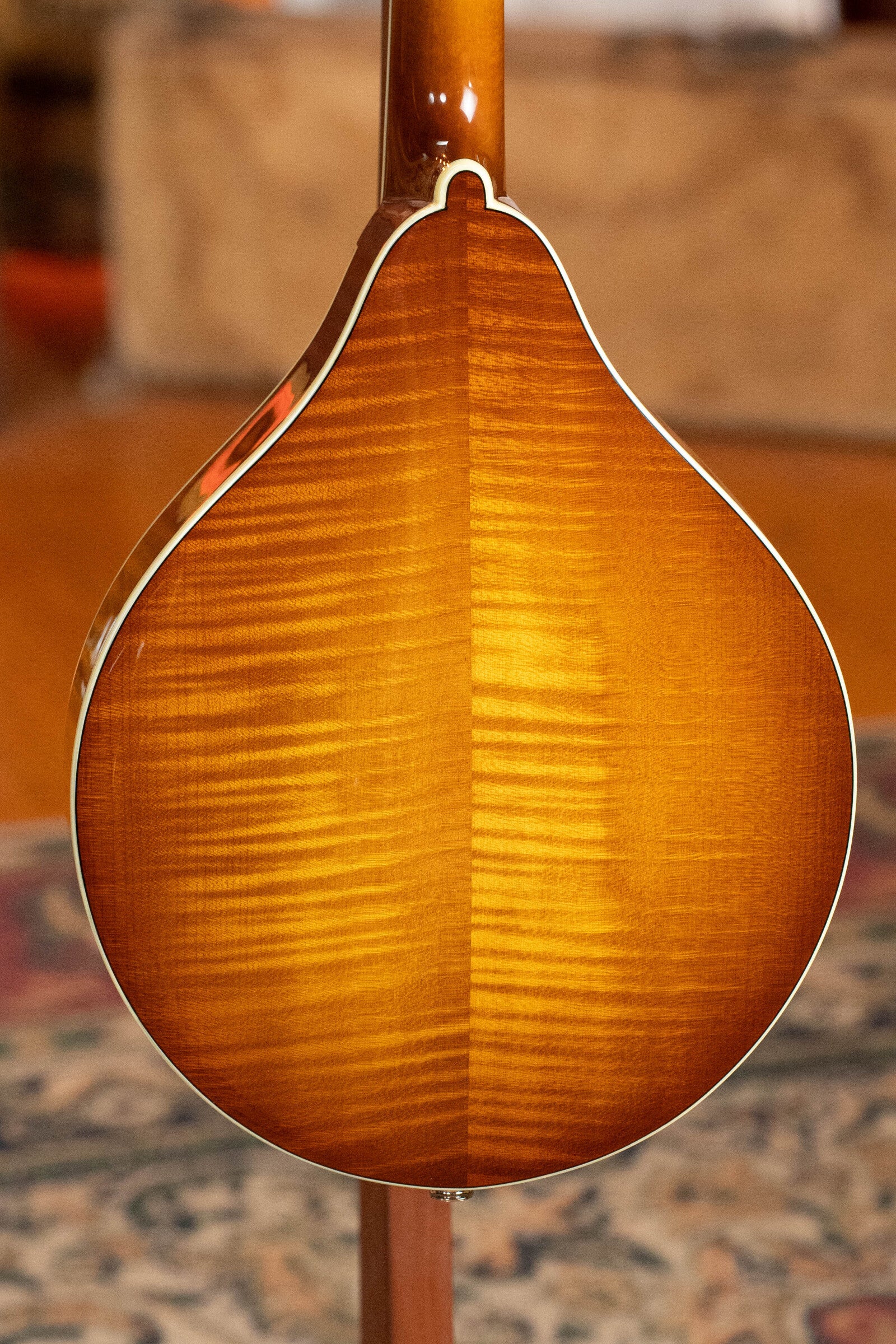 Eastman MD605-GB Hand-Carved A-Style Goldburst Mandolin w/K&K Pickup #2813