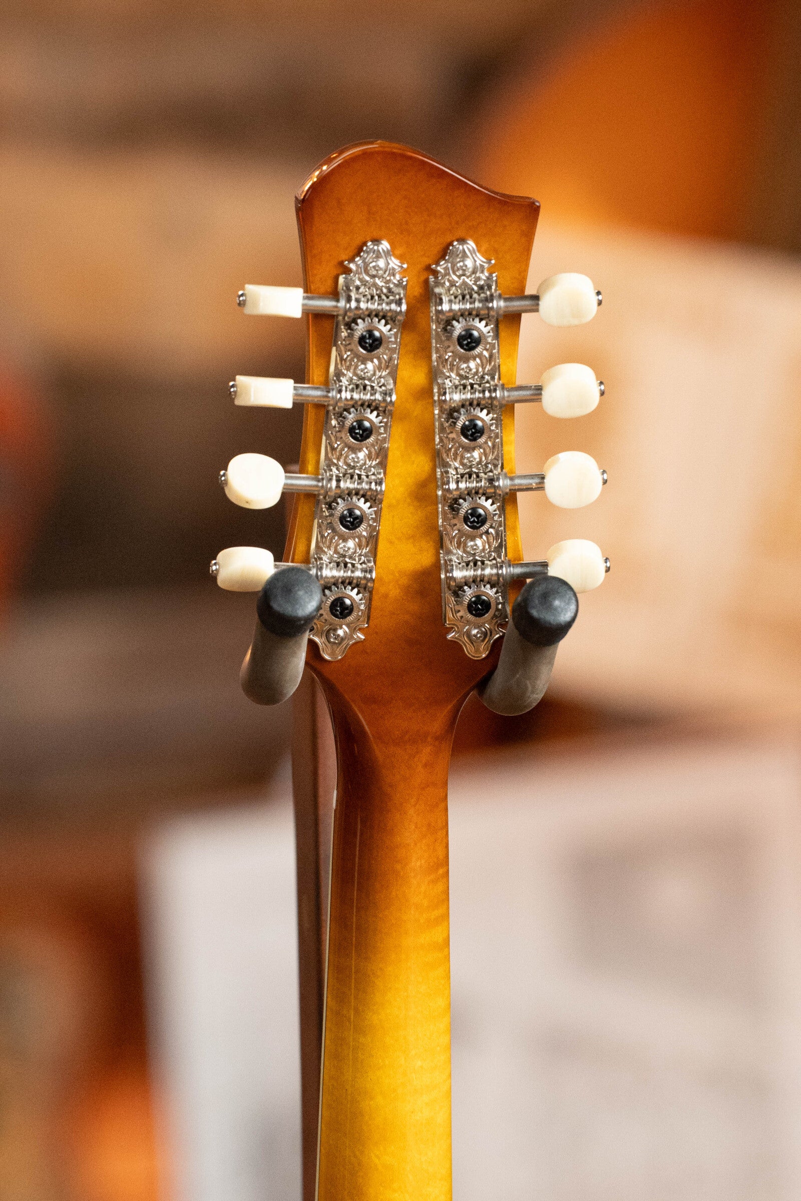 Eastman MD605-GB Hand-Carved A-Style Goldburst Mandolin w/K&K Pickup #2813