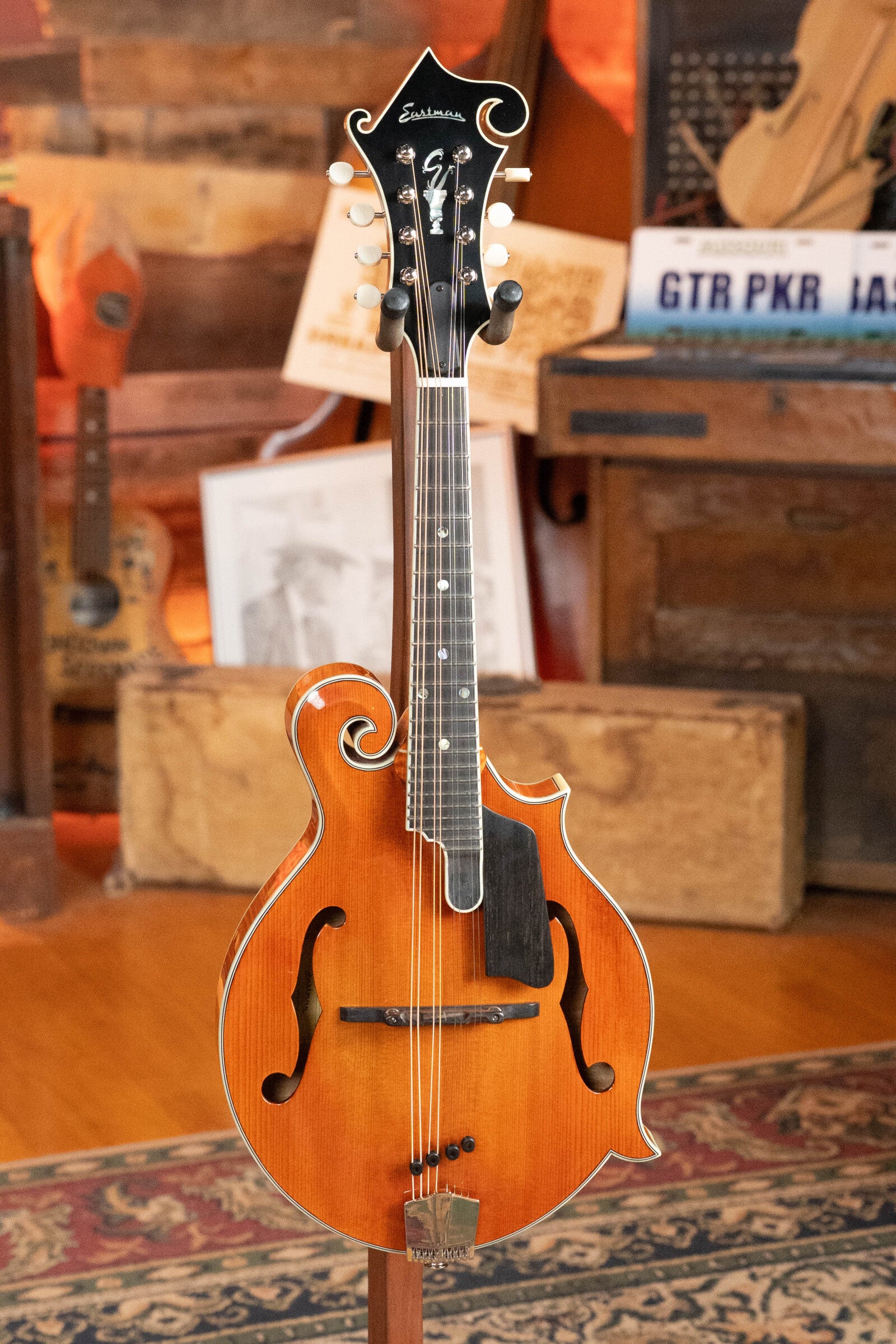 Eastman MD815PGE-HB F-Style Honeyburst Mandolin w/ K&K Pickup #3135