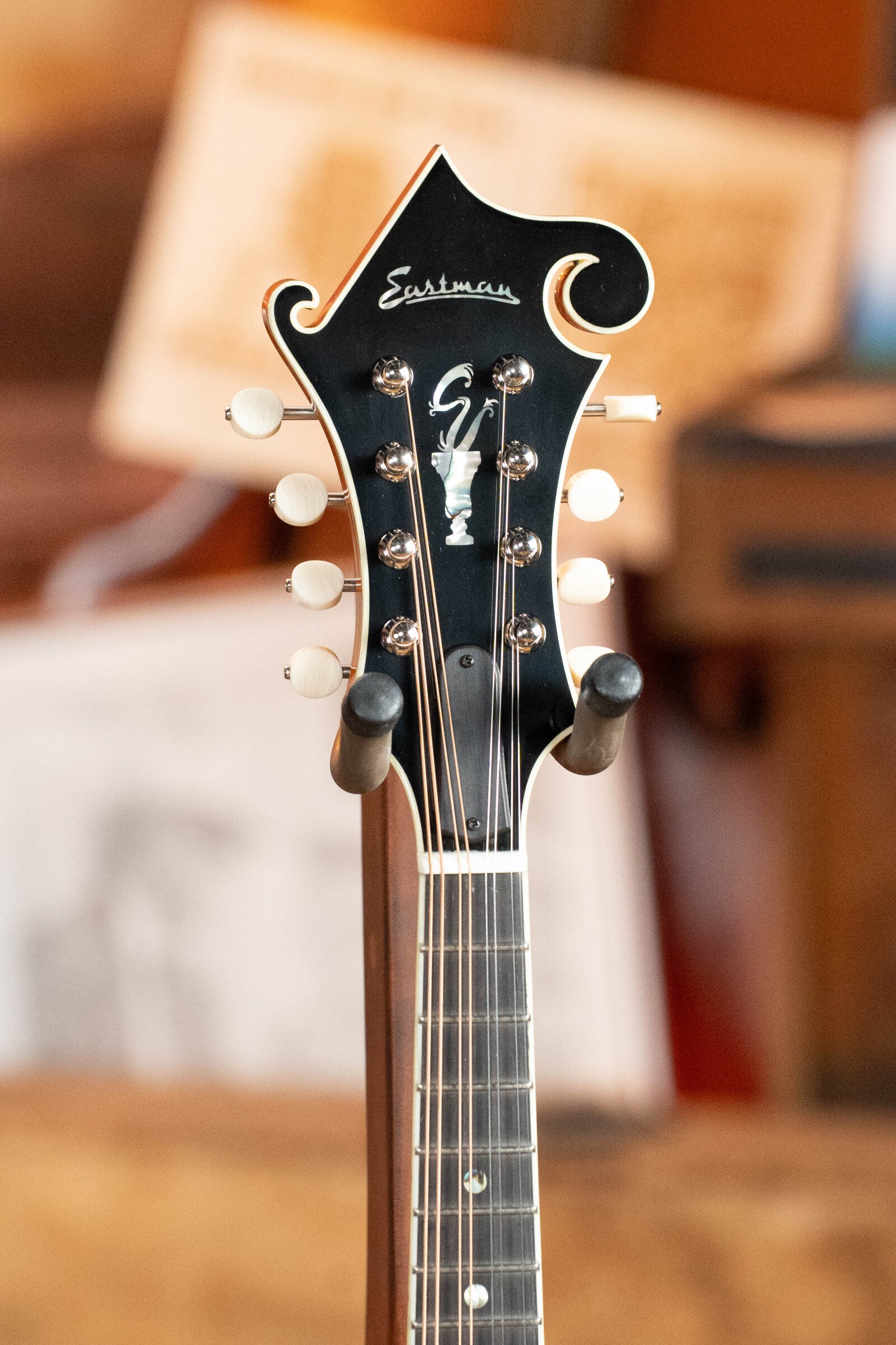 Eastman MD815PGE-HB F-Style Honeyburst Mandolin w/ K&K Pickup #3135