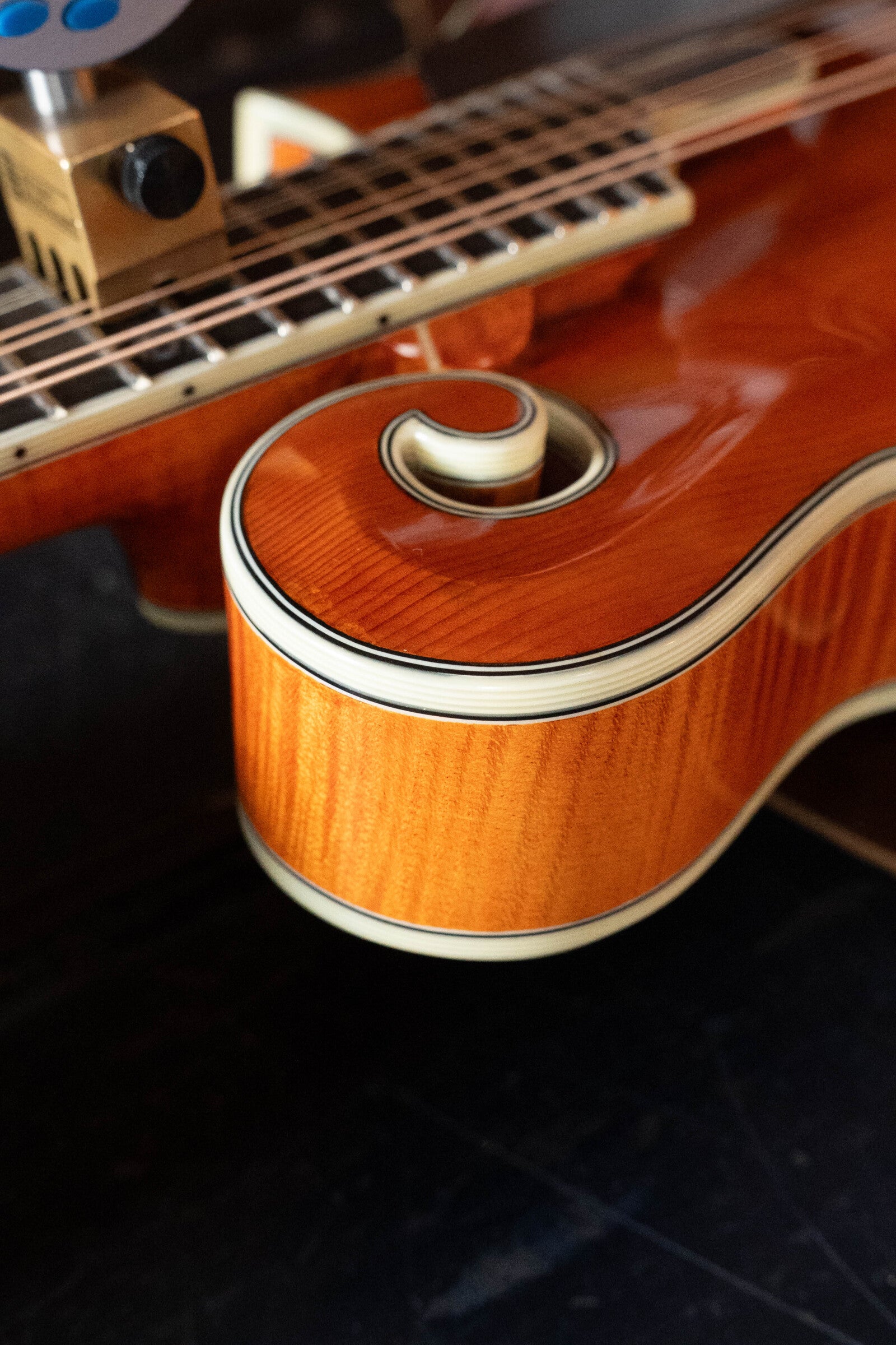 Eastman MD815PGE-HB F-Style Honeyburst Mandolin w/ K&K Pickup #3135